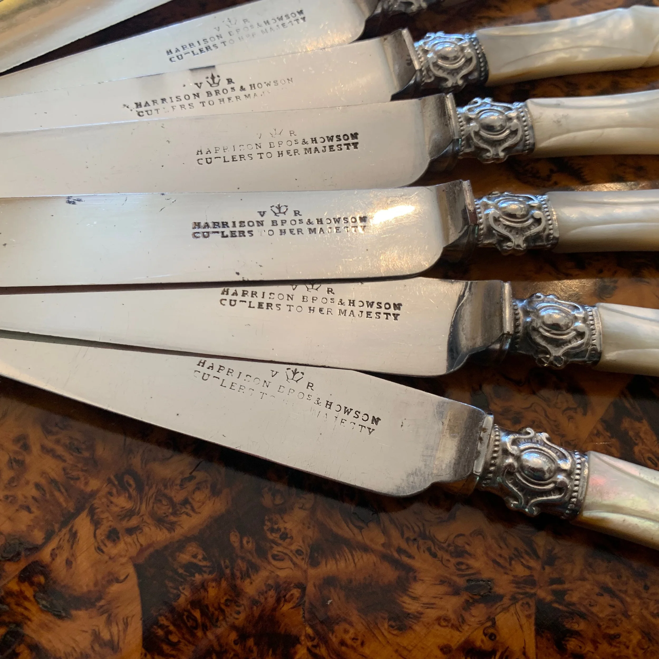 Harrison-Bros.-&-Howson-English-Silver-&-Mother-of-Pearl-Knives (7).jpeg