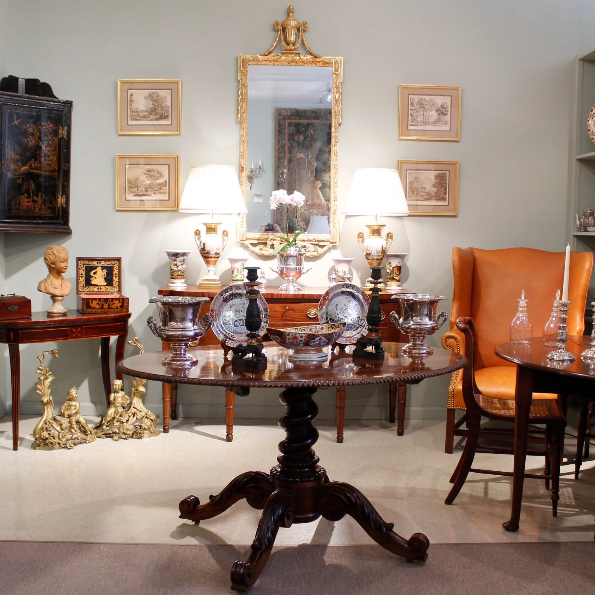 Tall-Italian-Neoclassical-Period-Gilt-Wood-Mirror-With-Urn-Crest