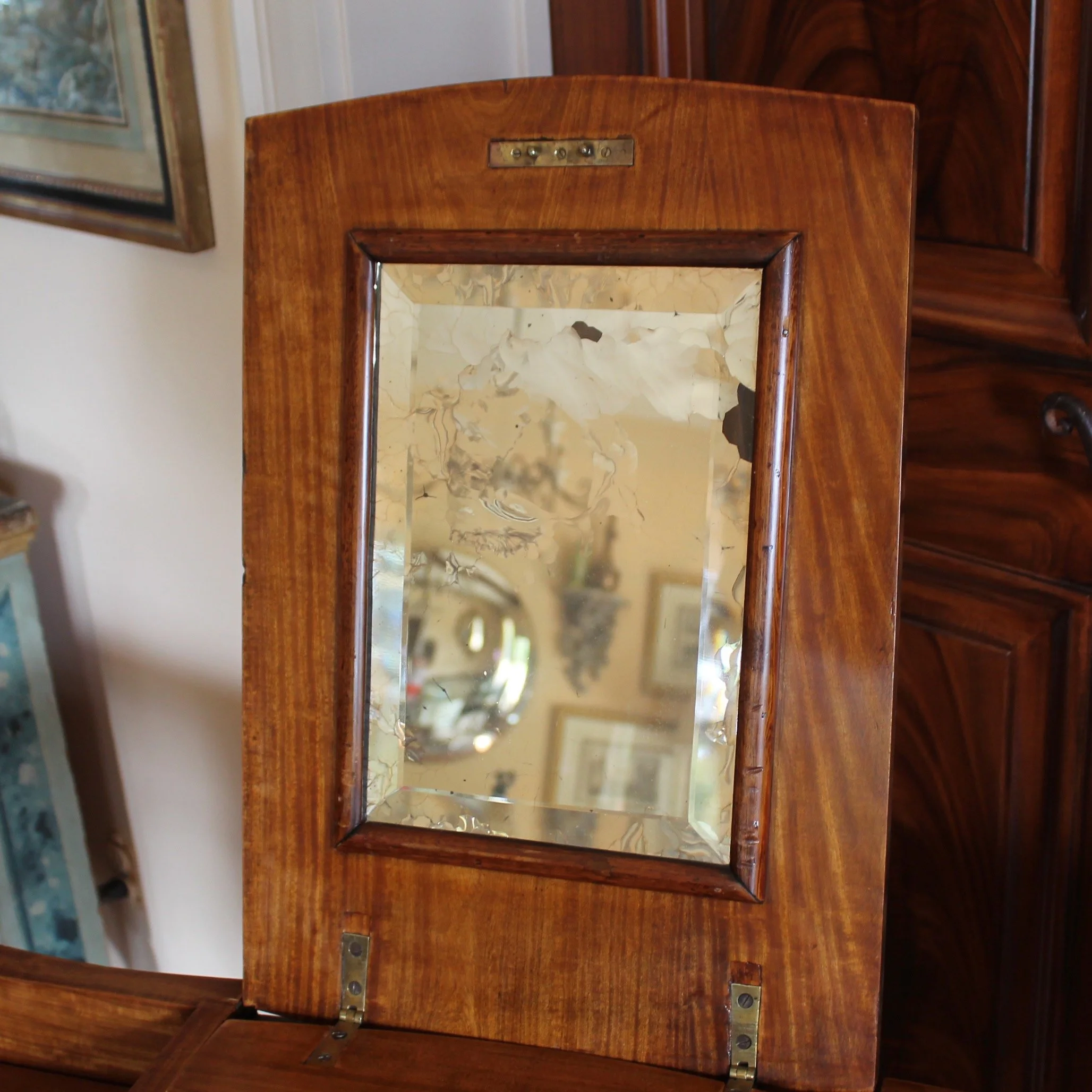 French-Louis-XV-Style-Marquetry-Satinwood-And-Tulipwood-dressing-Table-detail