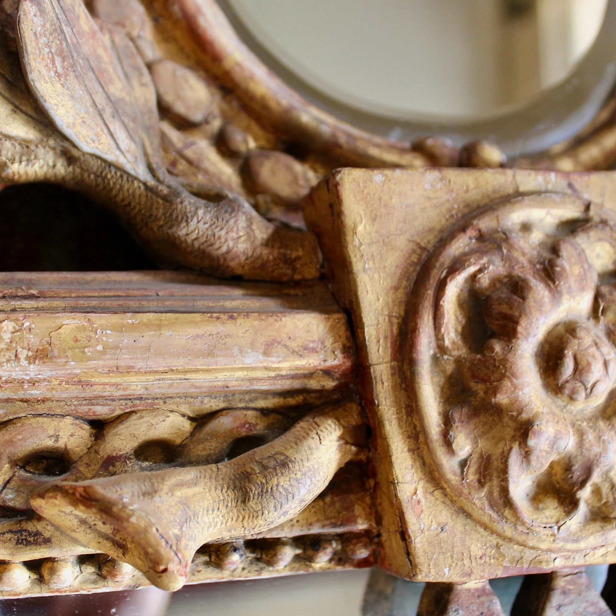 Italian-Giltwood-Neoclassical-Mirror-With-Laurel-Crest (6)-detail