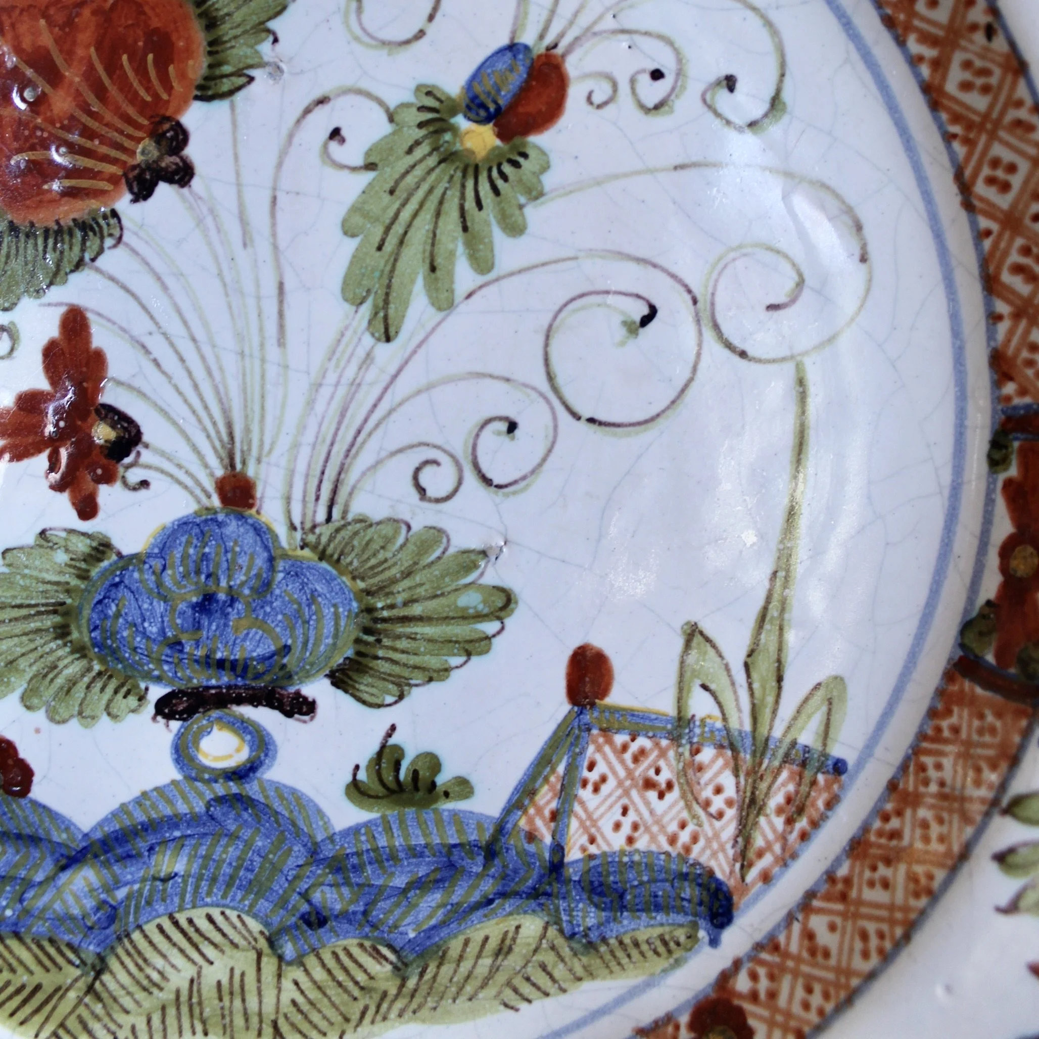 Pair of 18th Century Garofano Pattern Itlalian Faience Plates
