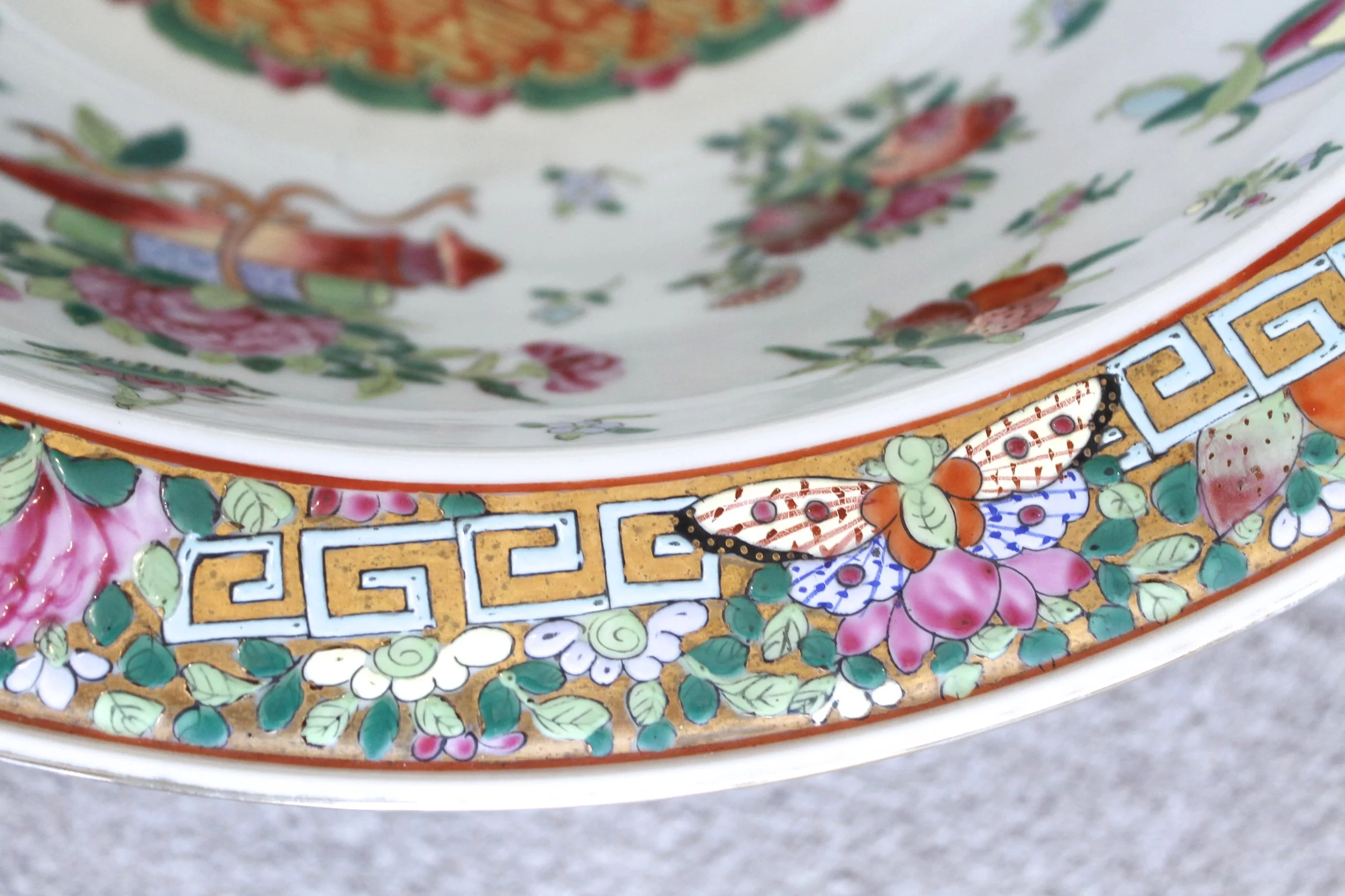 Large Rose Mandarin Basin with Dragon Decorated Rim