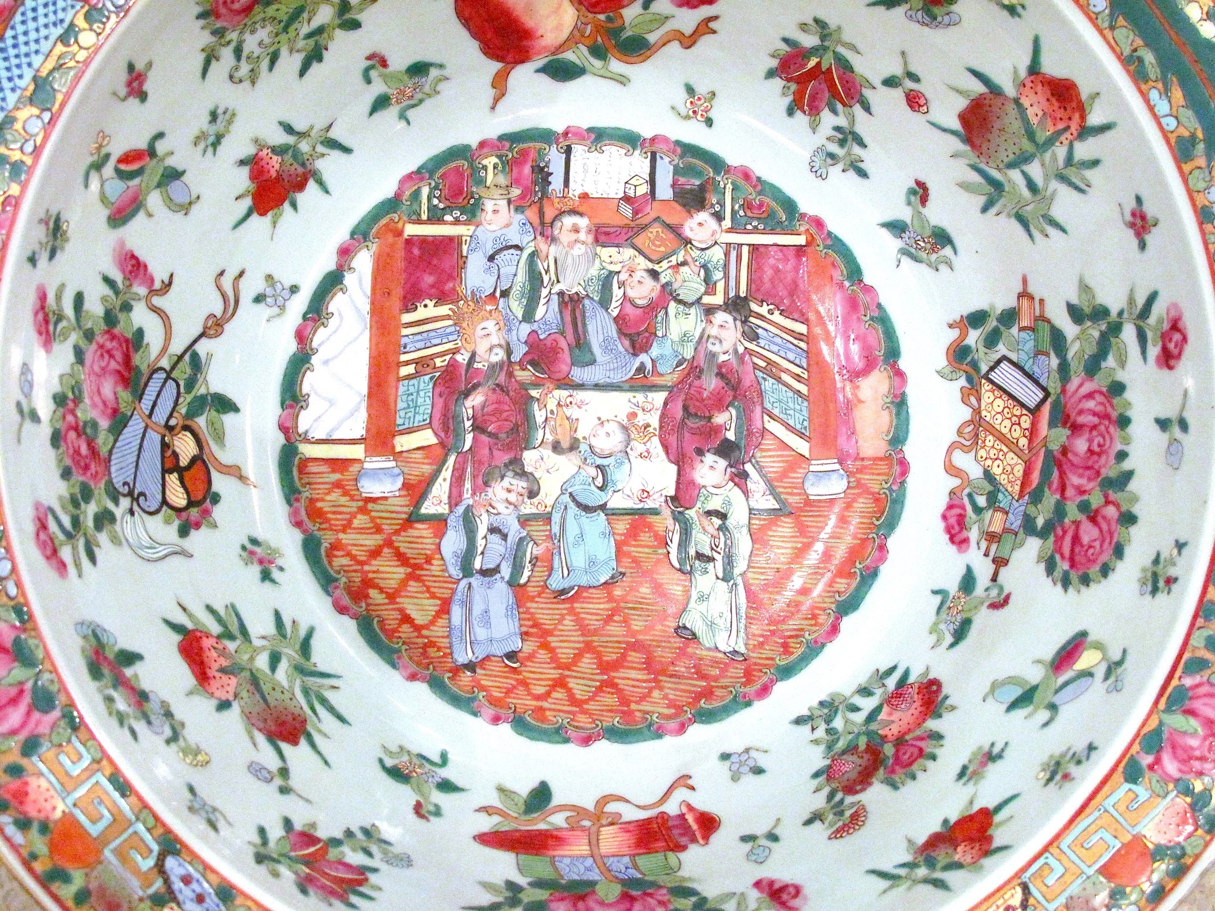 Large Rose Mandarin Basin with Dragon Decorated Rim