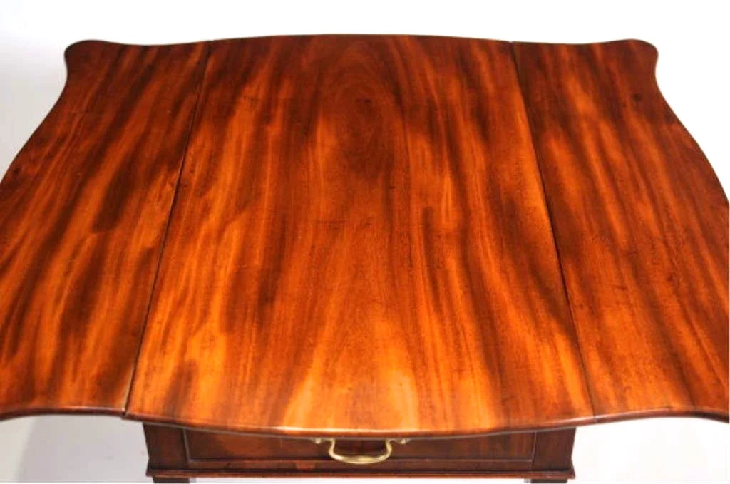 George III Mahogany Butterfly Leaf Pembroke TableGeorge III Mahogany Butterfly Leaf Pembroke Table, 18th Century