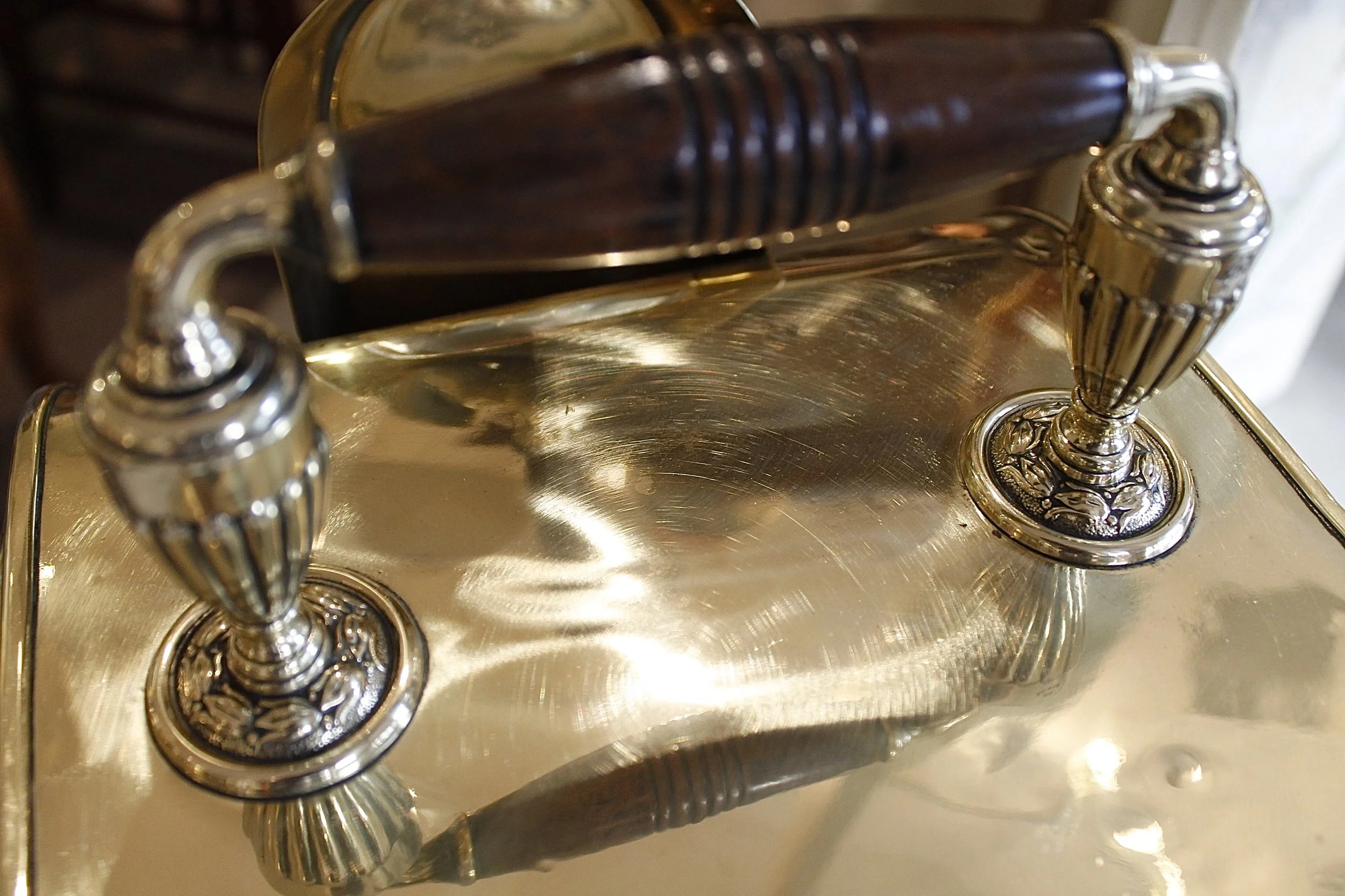 Polished English Brass Coal Hod with Scoop, 19th Century
