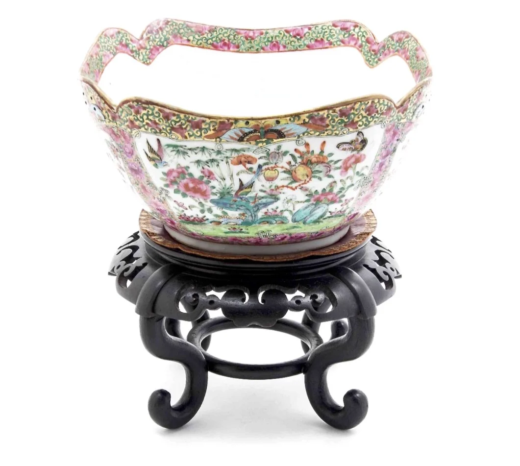 Chinese Rose Canton Cut Corner Bowl on Stand, Mid-19th Century