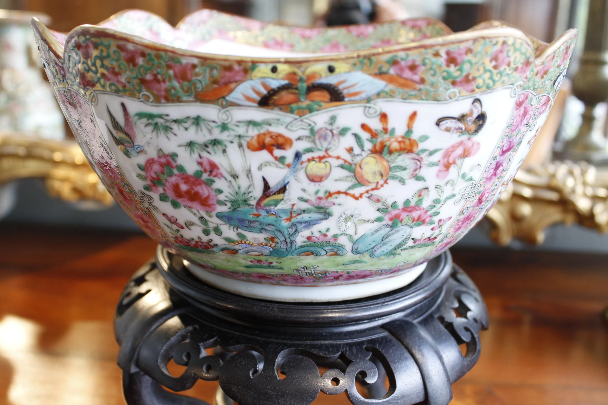 Chinese Rose Canton Cut Corner Bowl on Stand, Mid-19th Century