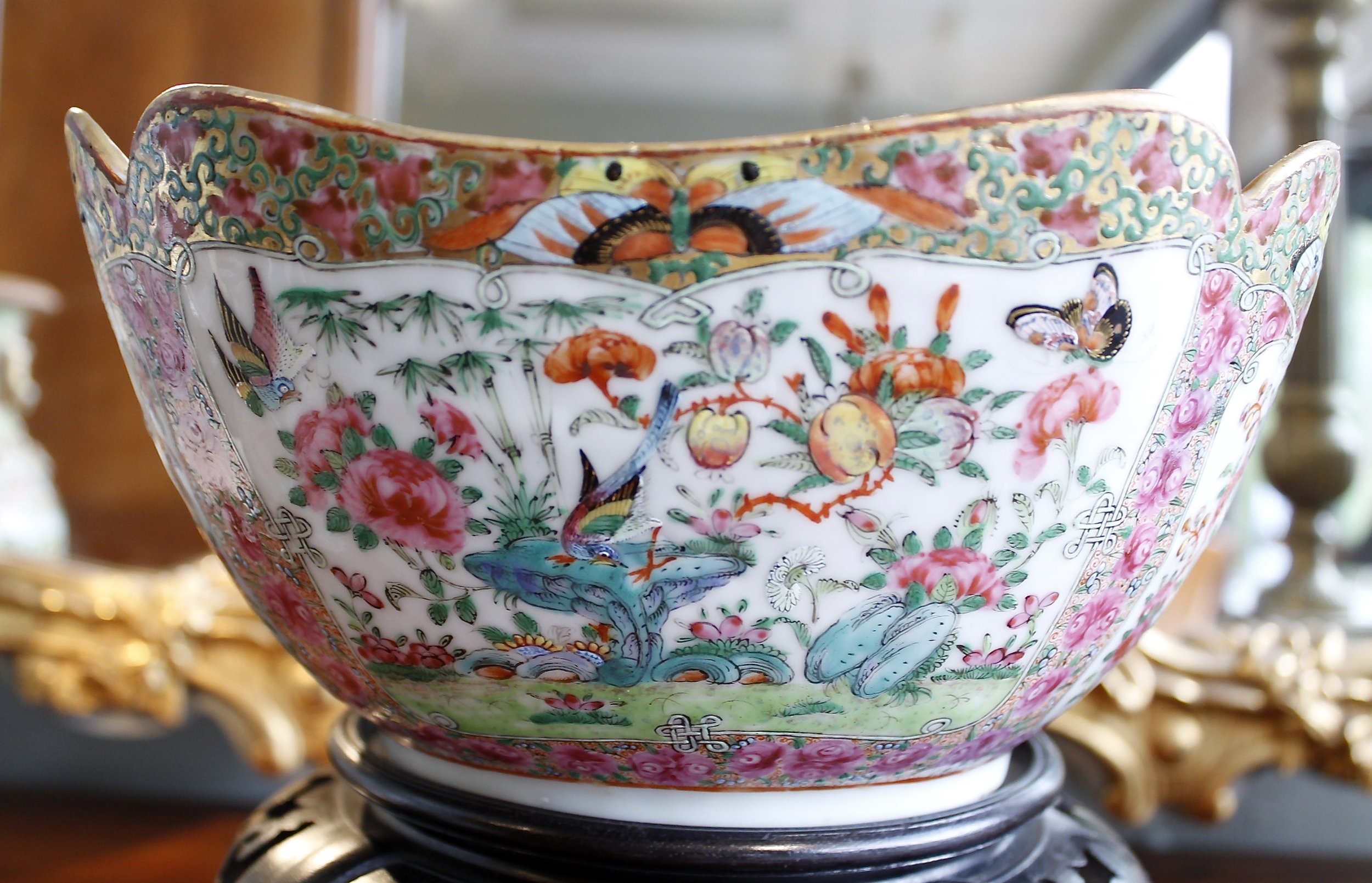 Chinese Rose Canton Cut Corner Bowl on Stand, Mid-19th Century