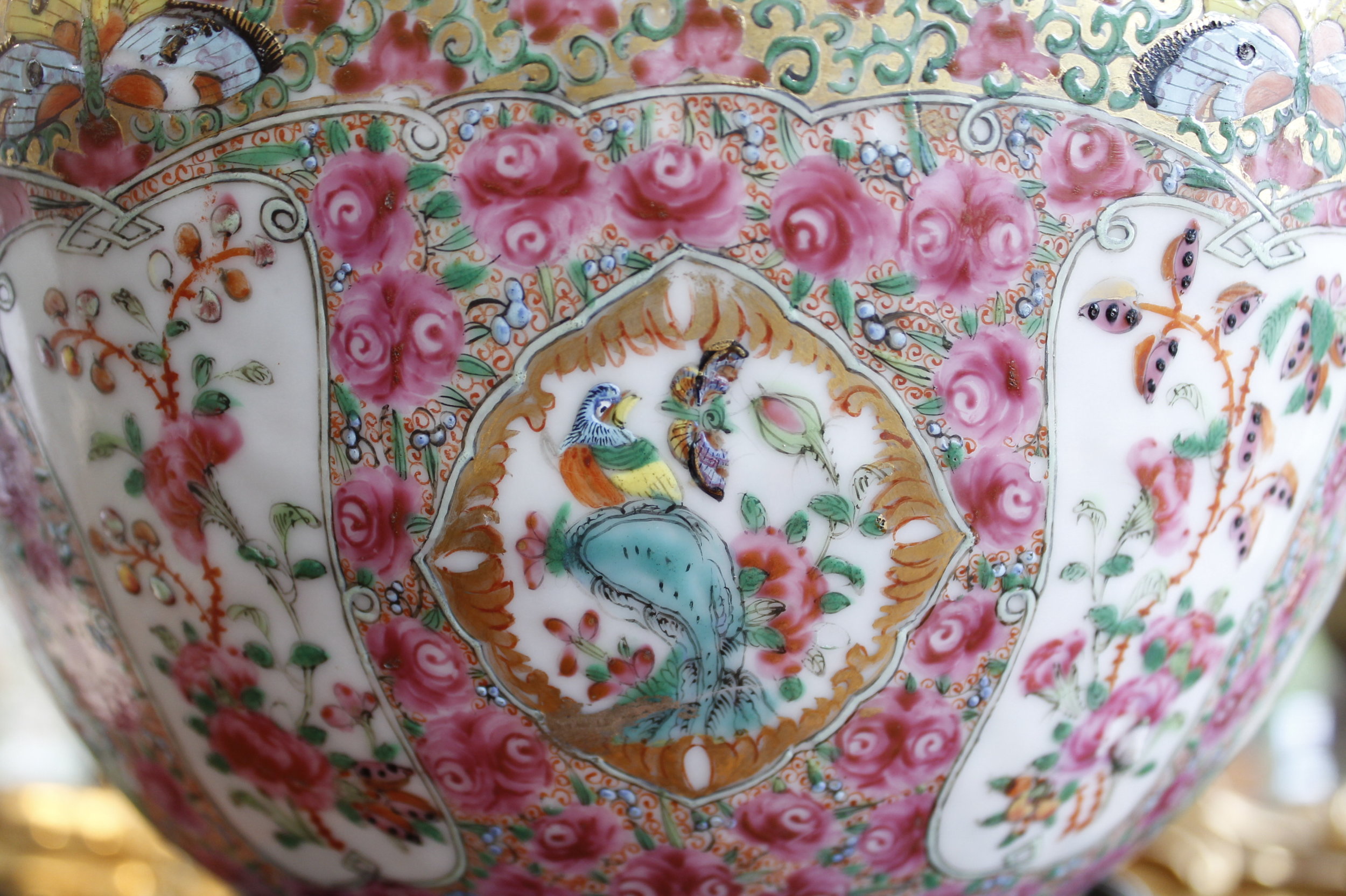 Chinese Rose Canton Cut Corner Bowl on Stand, Mid-19th Century