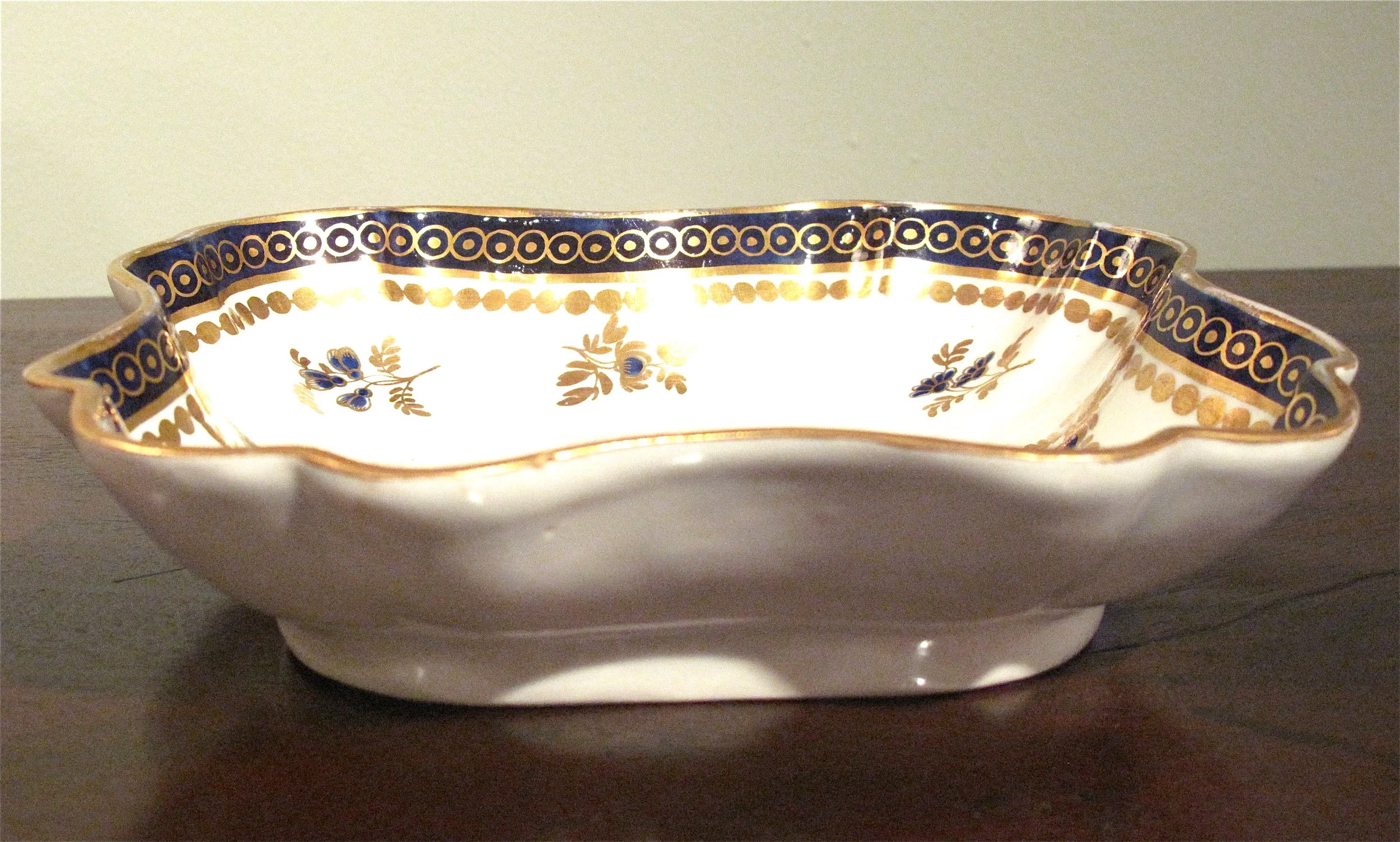 Pair of Caughley Salopian Porcelain Dishes