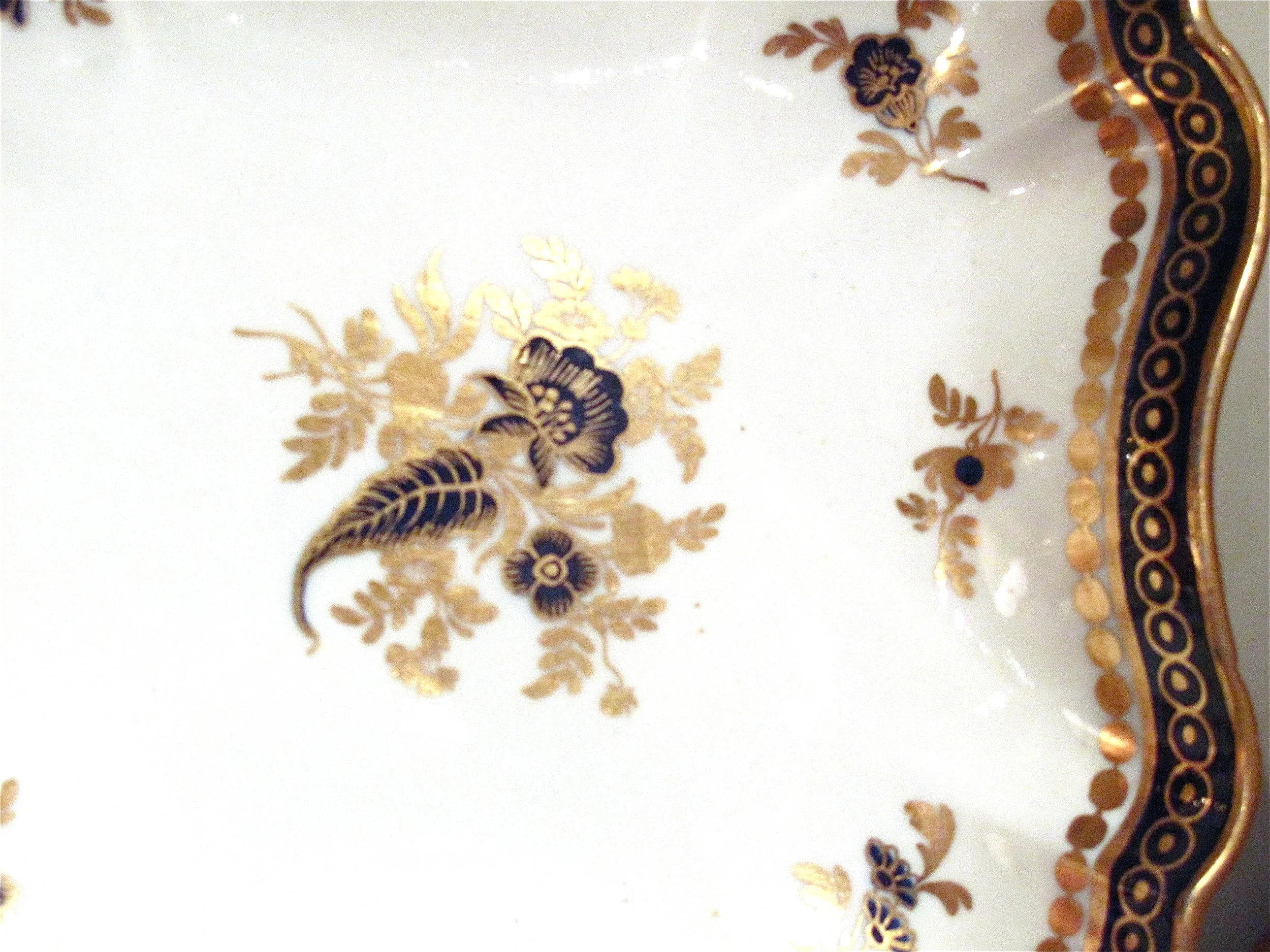 Pair of Caughley Salopian Porcelain Dishes