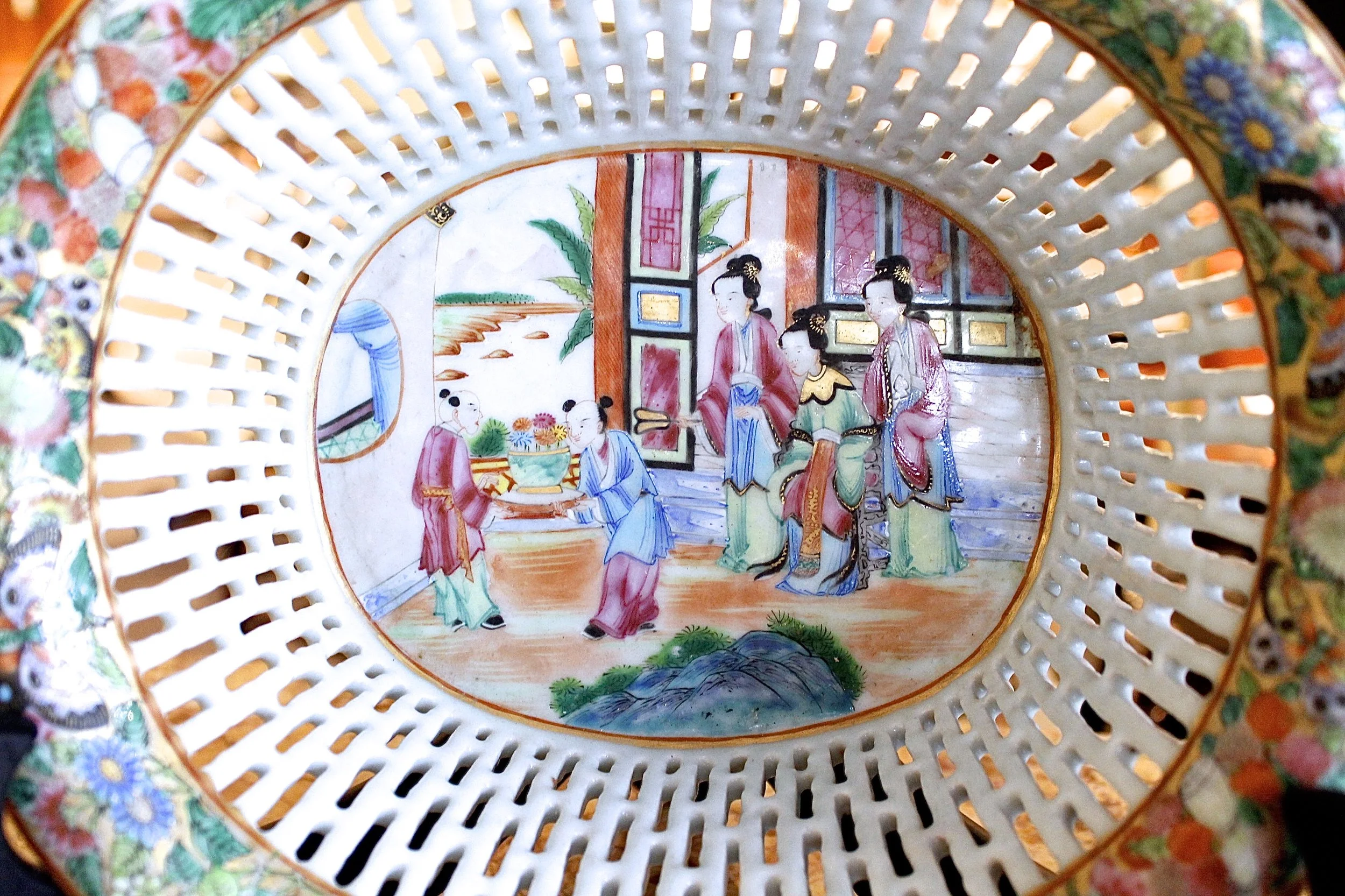 Chinese Export Rose Mandarin Chestnut Basket