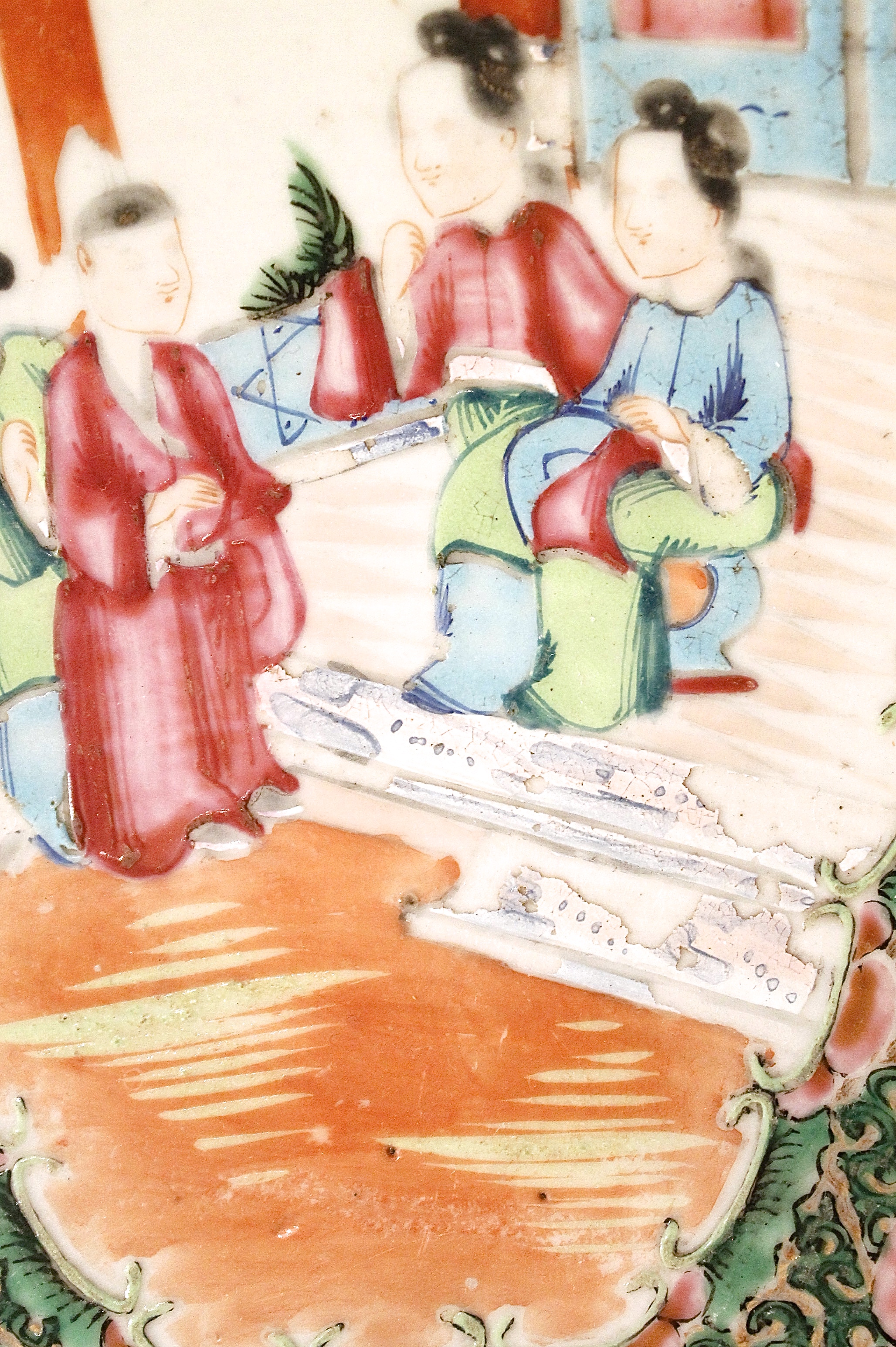 Rose Medallion Round Charger, 19th Century Chinese Export