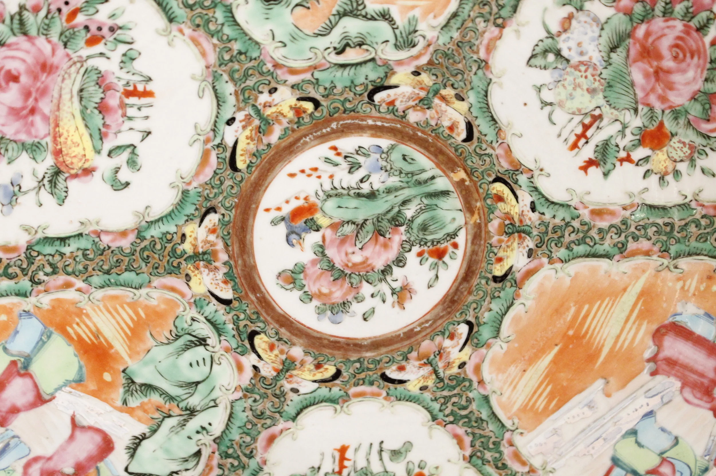 Rose Medallion Round Charger, 19th Century Chinese Export