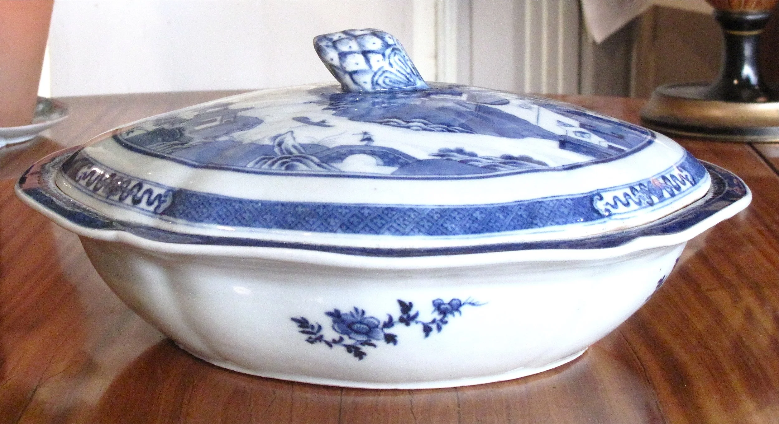 Large Nanking Covered Dish, 19th Century Chinese Export