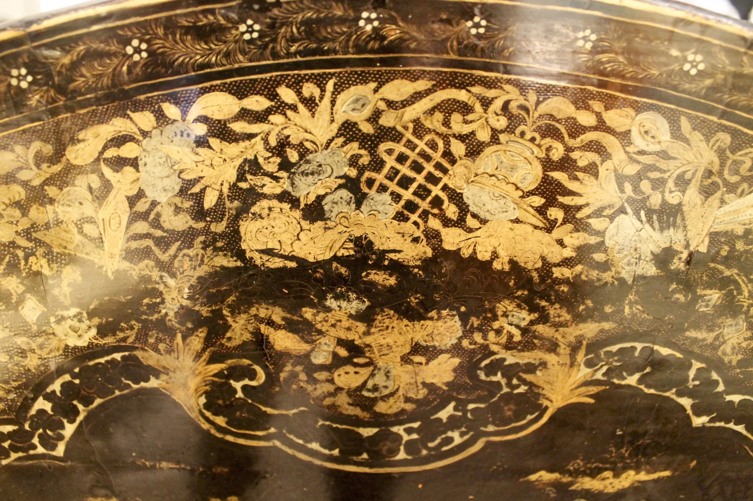 Chinese Export Black and Gilt Lacquer Tilt Top Table, 19th Century