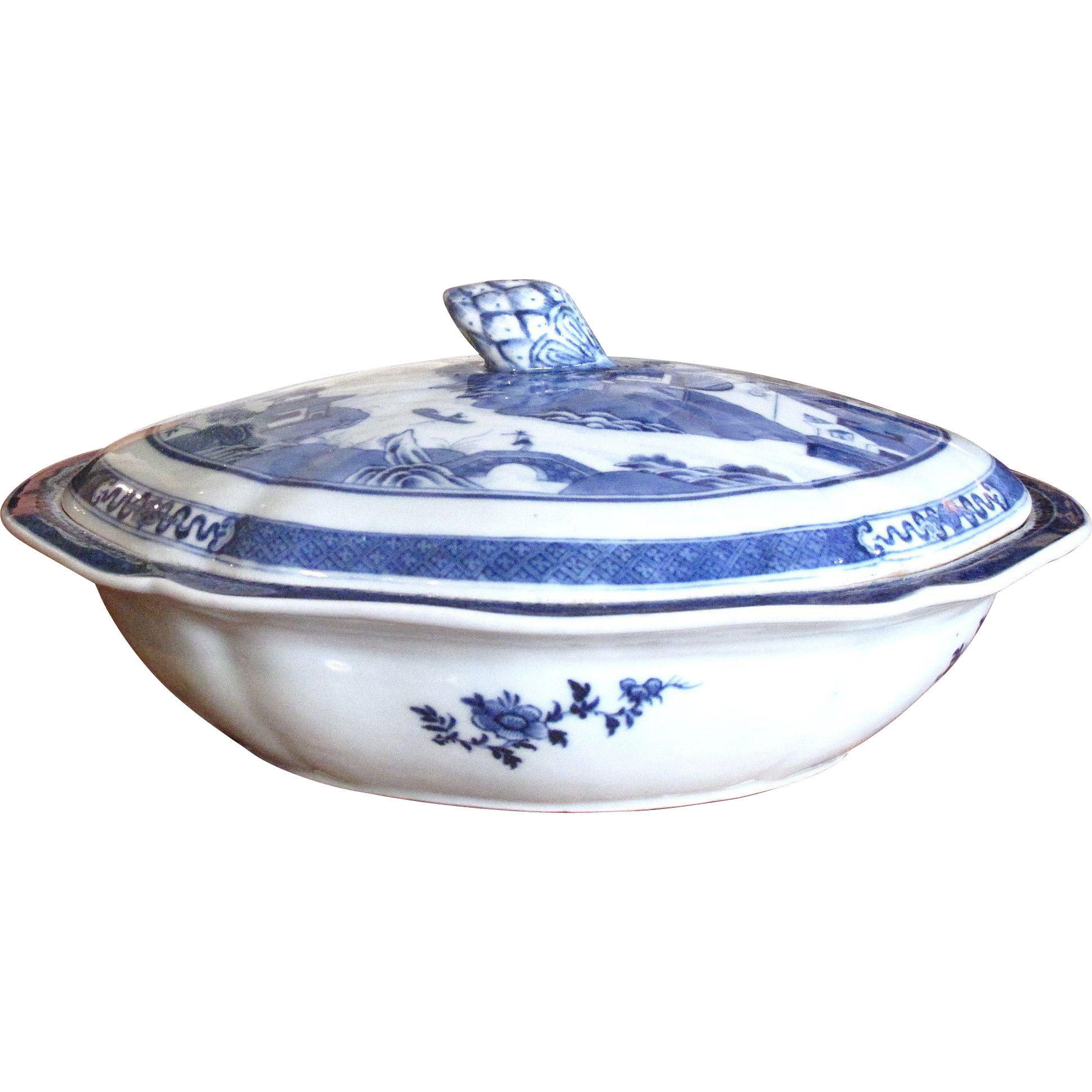 Large Nanking Covered Porcelain Dish, 19th Century Chinese Export