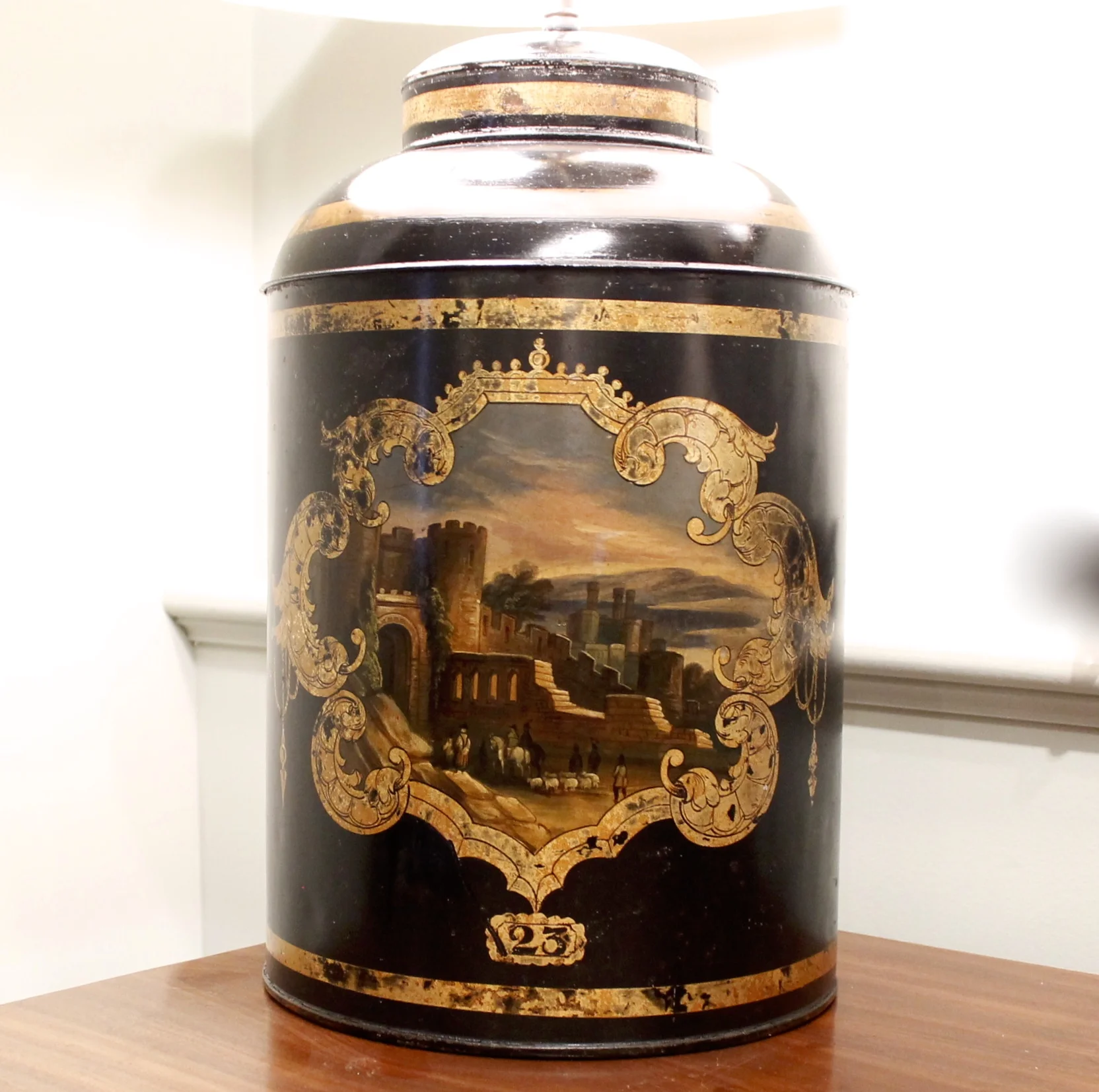 Tôle Tea Cannister Lamp with Gilding and Castle Scene