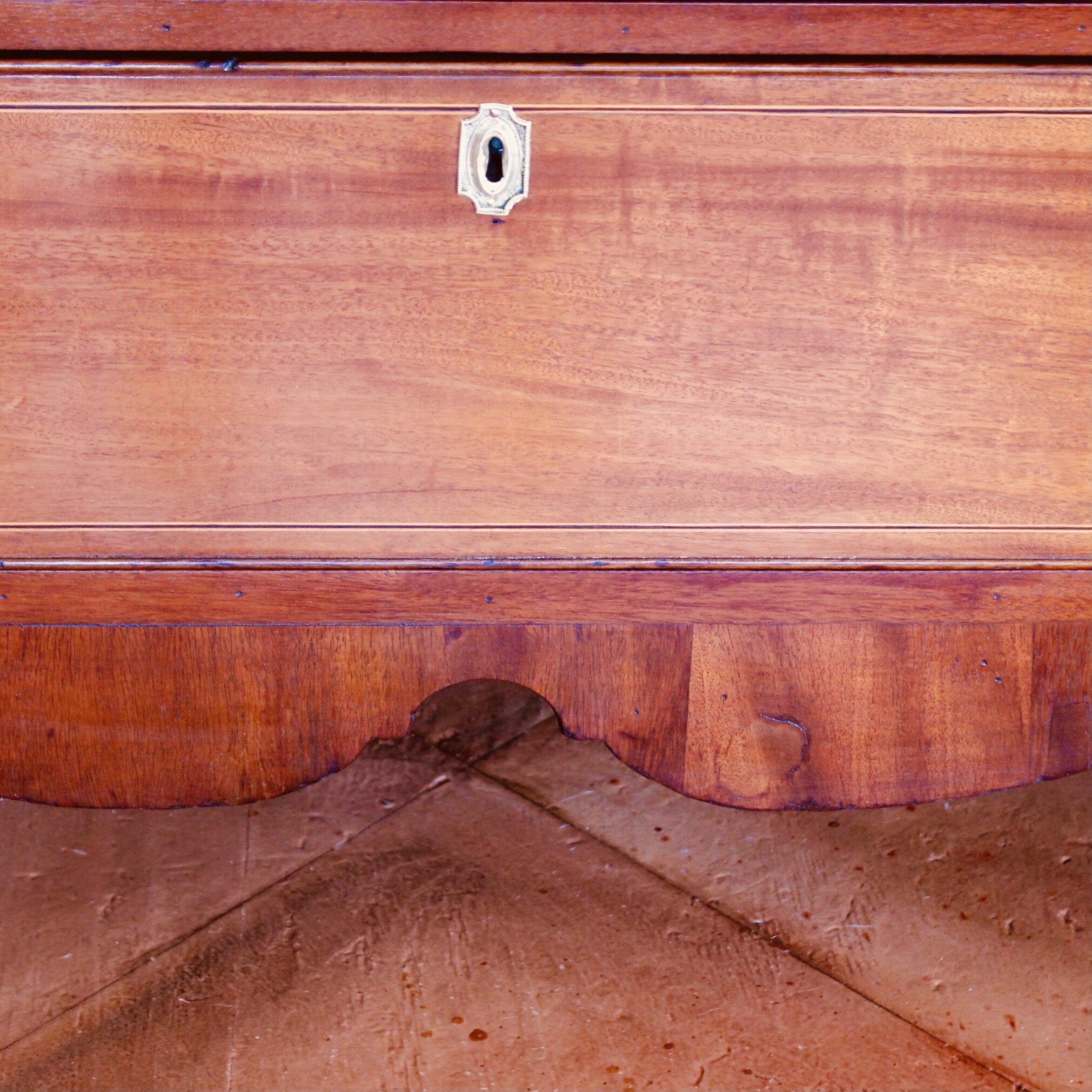 American Federal Mid-Atlantic Inlaid Mahogany Chest of Drawers