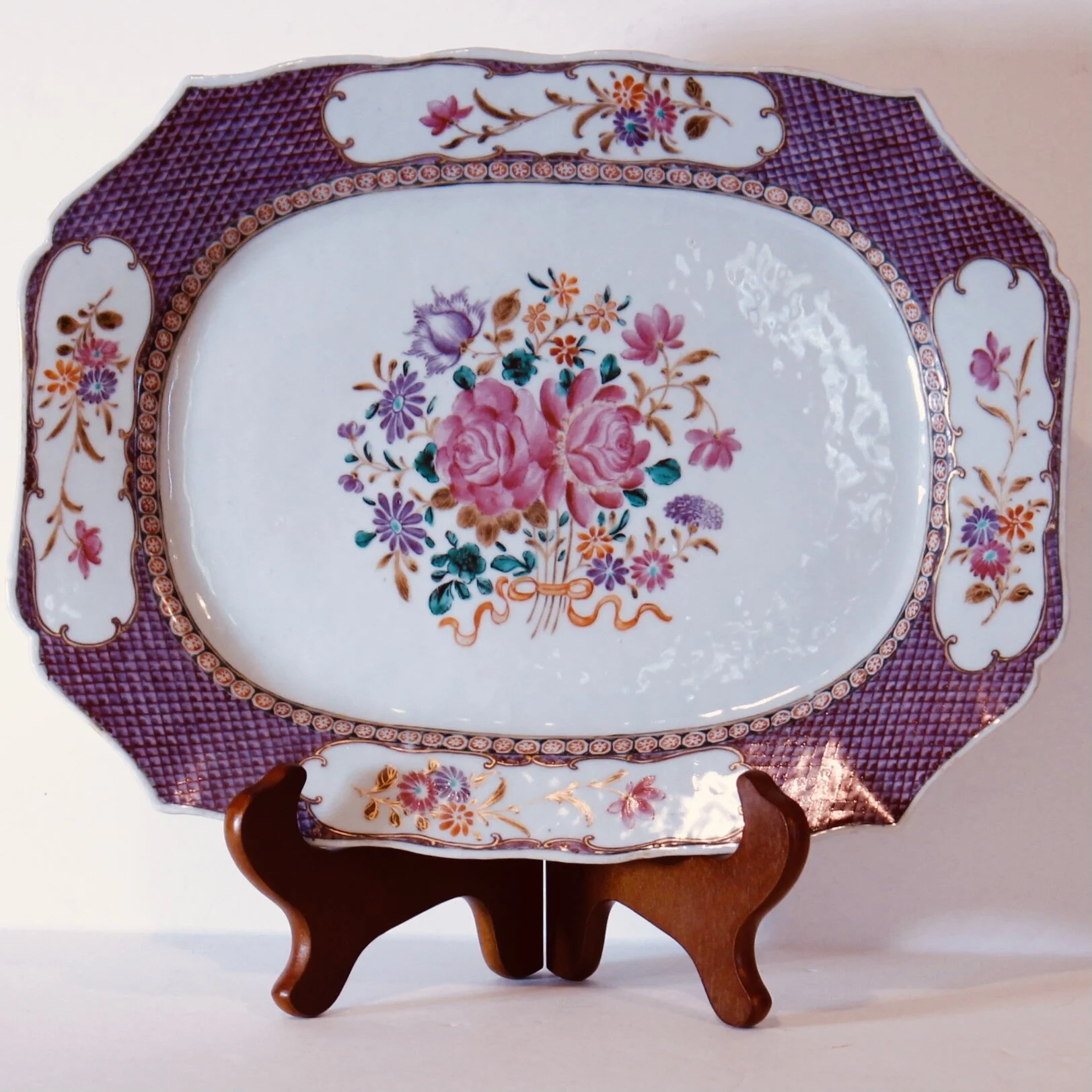 Chinese Export Porcelain Platter with Purple Scale Patterned Rim