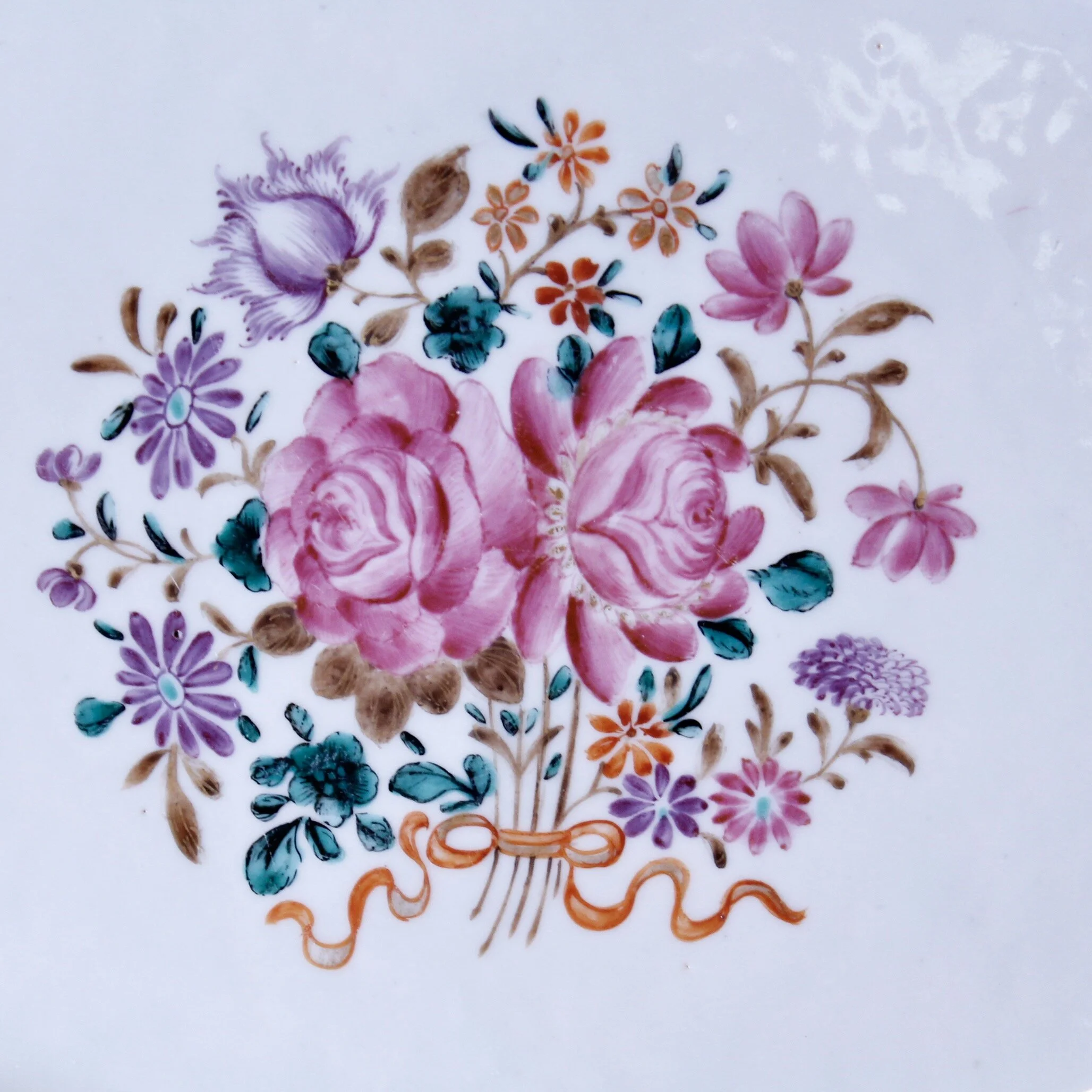 Chinese Export Porcelain Platter with Purple Scale Patterned Rim