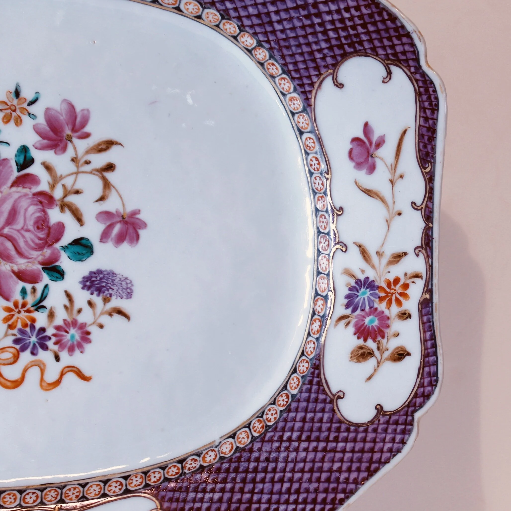Chinese Export Porcelain Platter with Purple Scale Patterned Rim