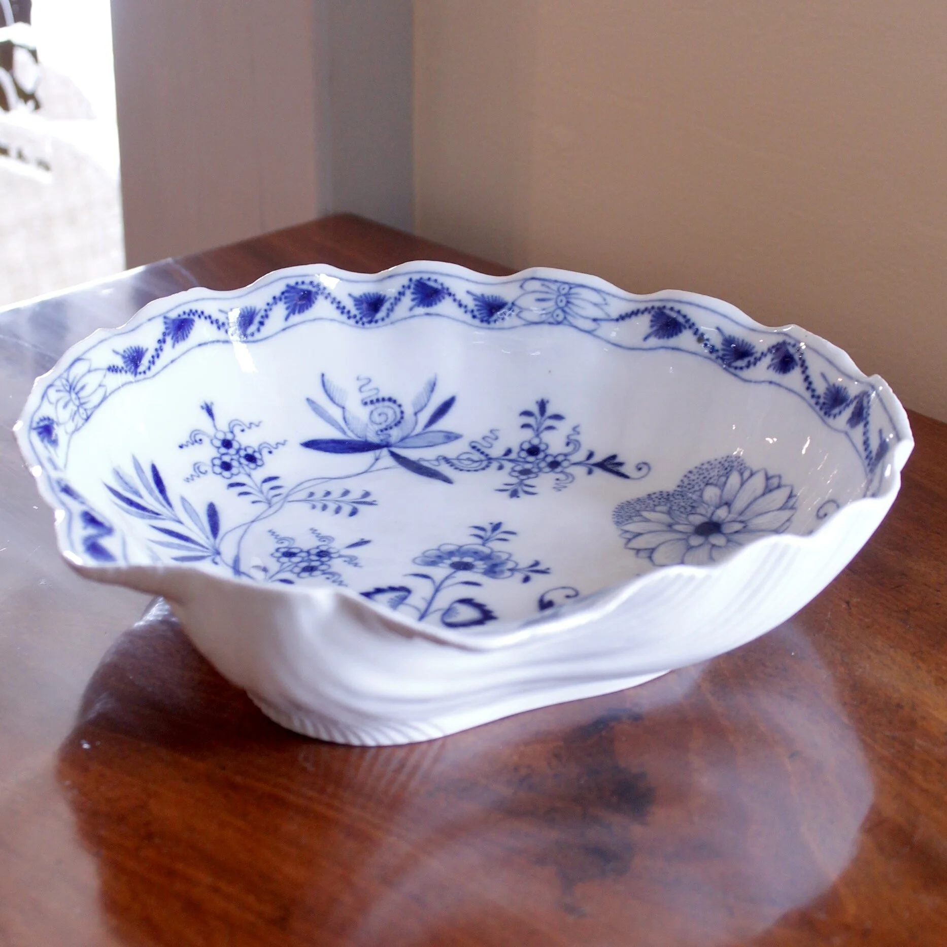 Shell Shaped Antique Meissen Porcelain Bowl Blue Onion Pattern