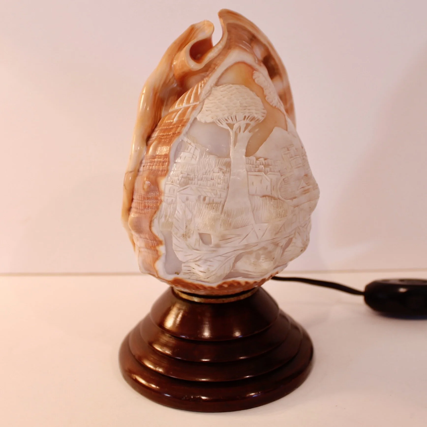 Neapolitan Cameo Carved Conch Shell (Lamp)