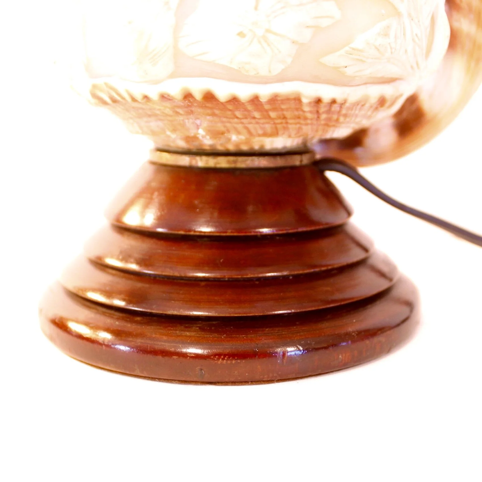 Neapolitan Cameo Carved Conch Shell (Lamp)