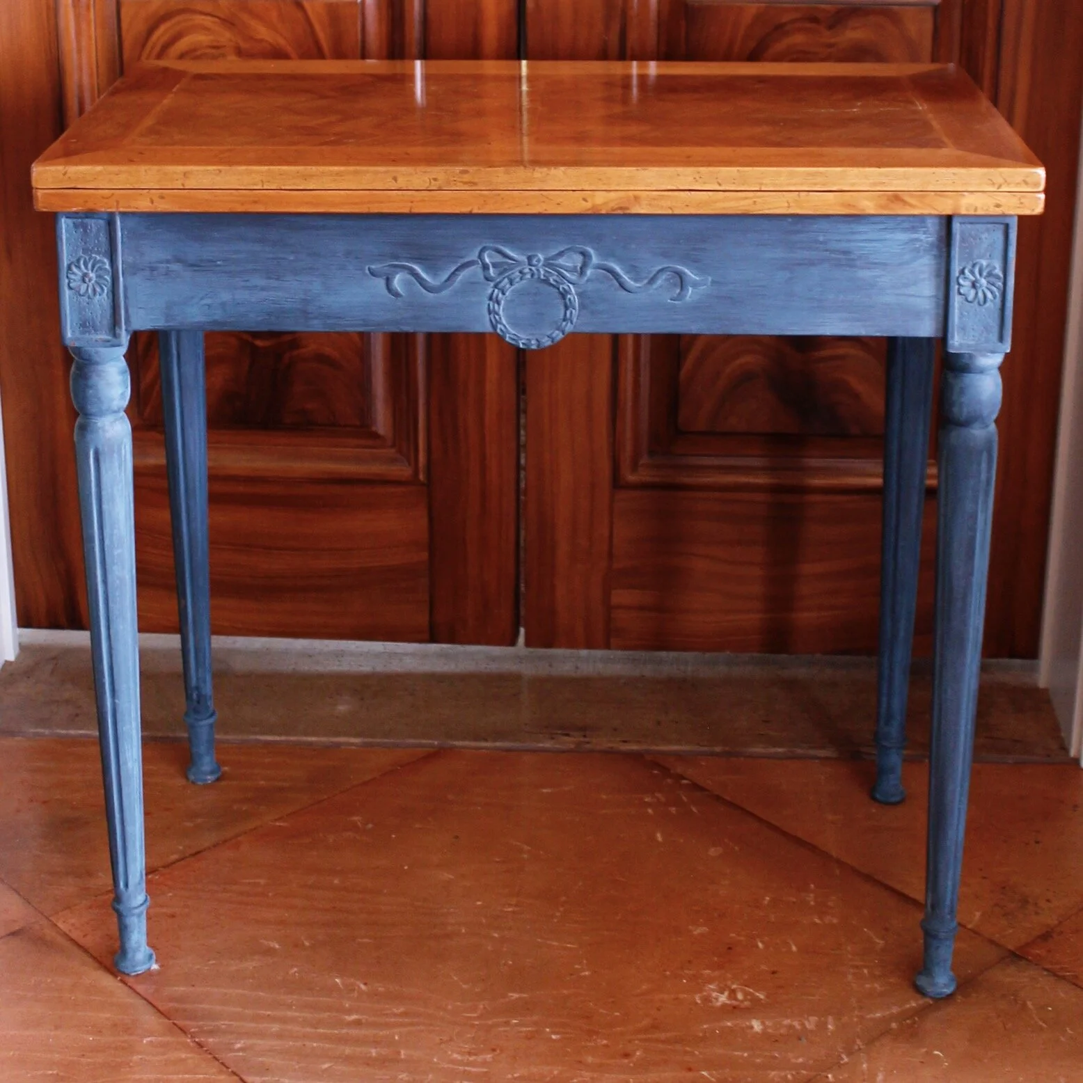 Italian Mid-Century Neoclassical Style Small Console Table / Game Table