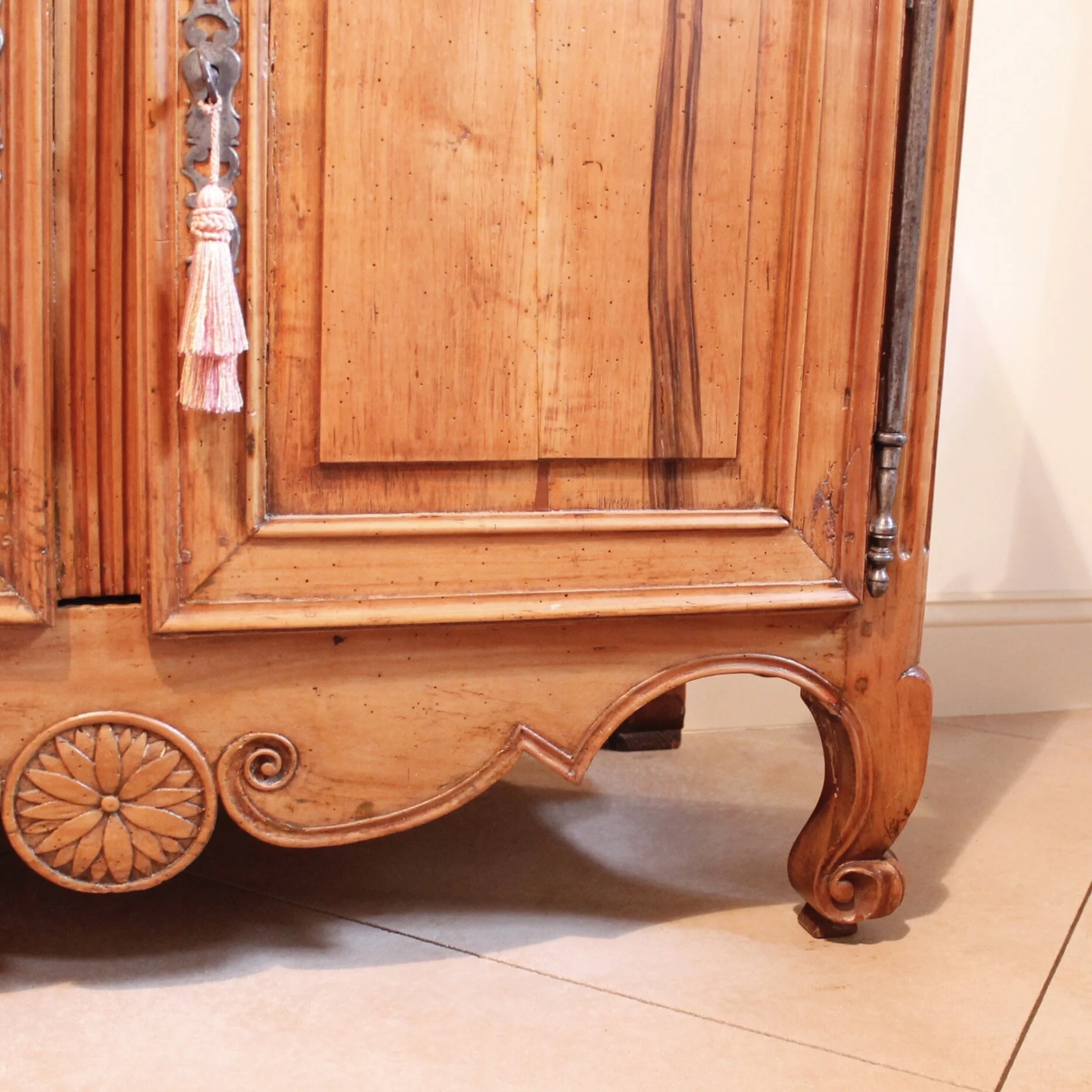 French Provincial Louis XV Style Cabinet, buffet, sideboard with Scroll Carved Arched Doors