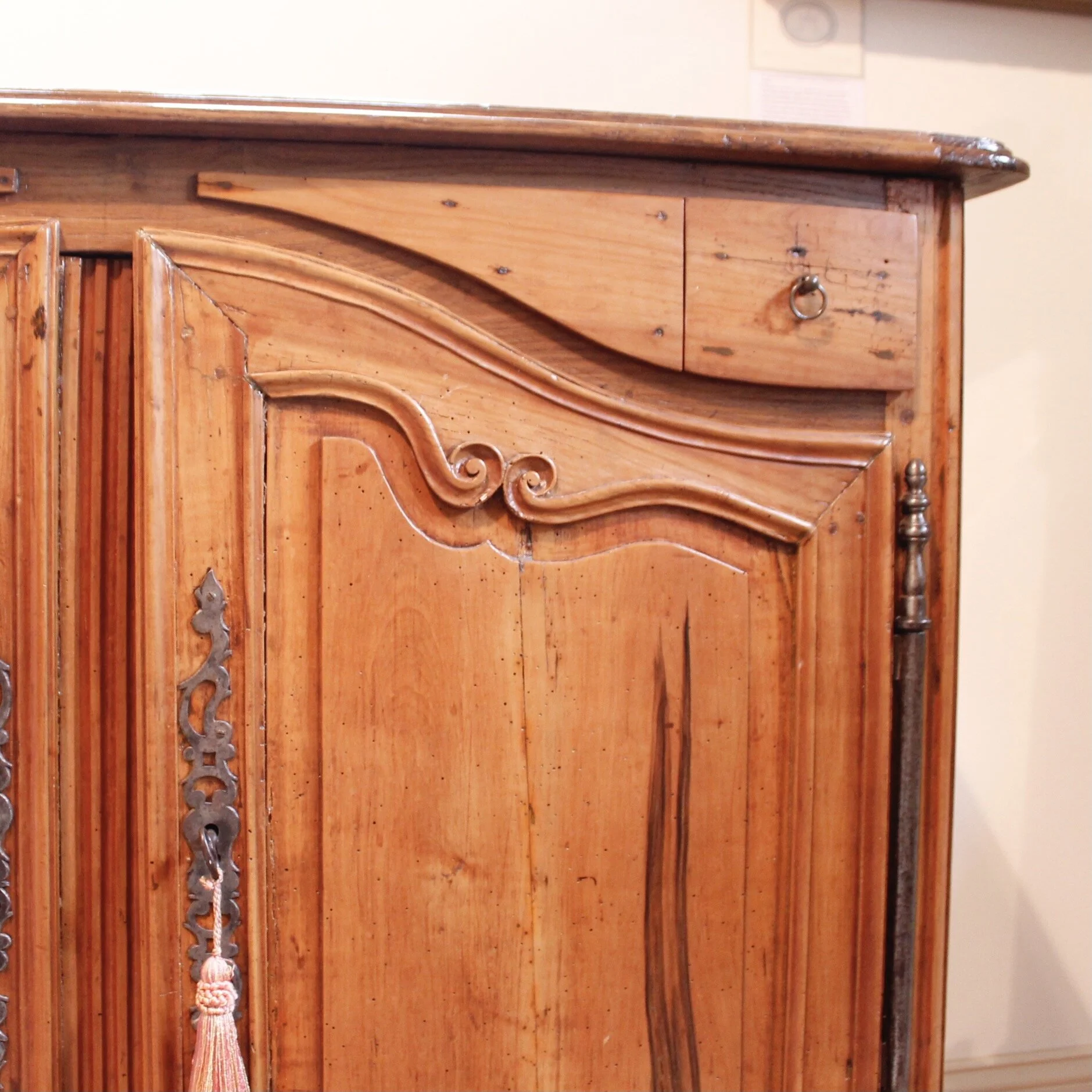 French Provincial Louis XV Style Cabinet, buffet, sideboard with Scroll Carved Arched Doors