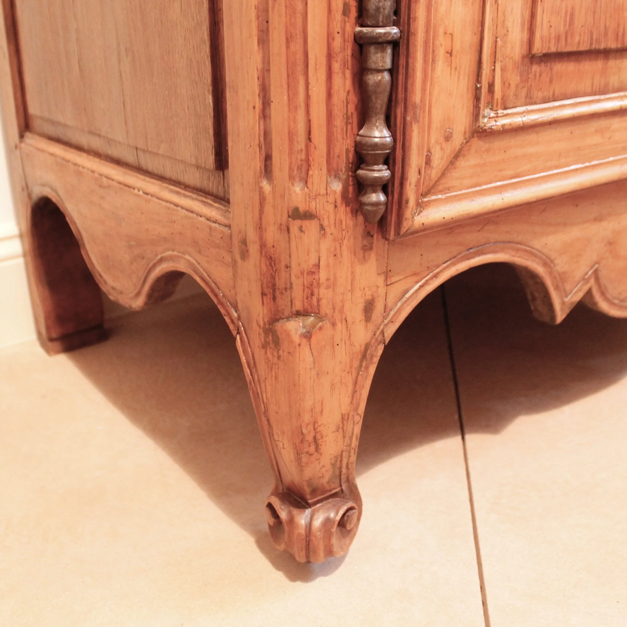 French Provincial Louis XV Style Cabinet, buffet, sideboard with Scroll Carved Arched Doors