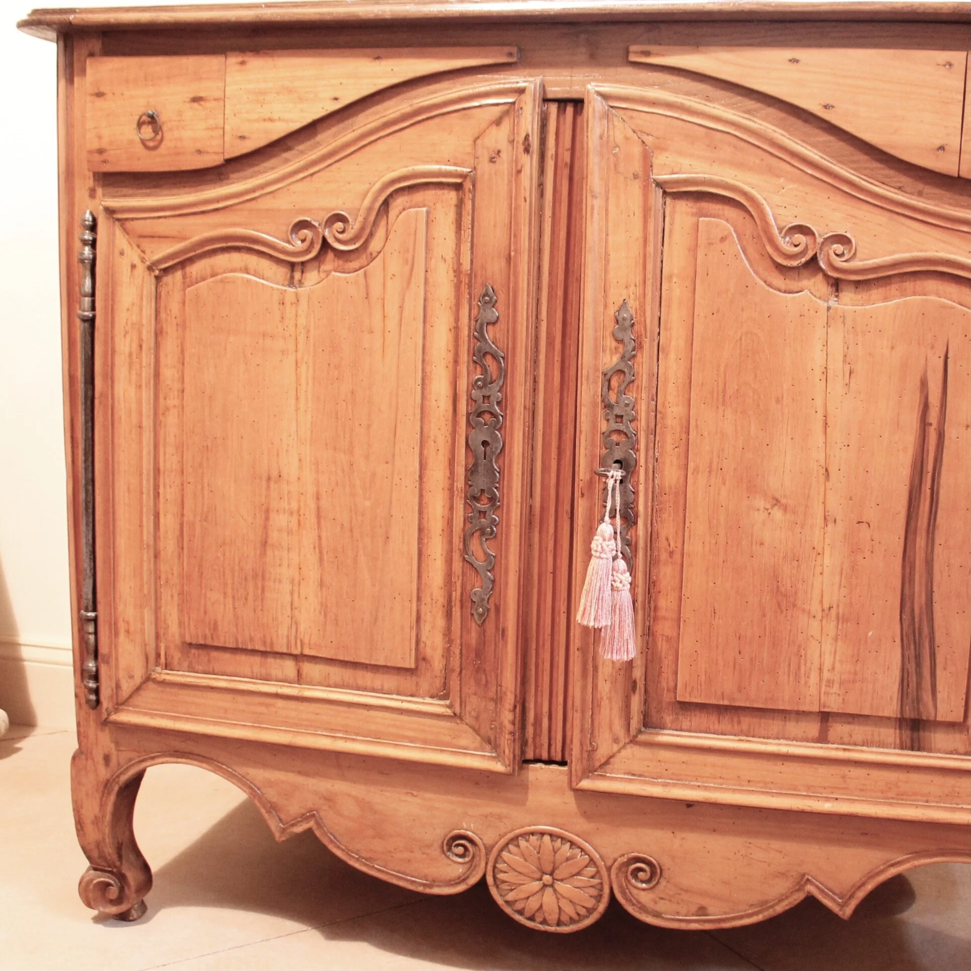 French Provincial Louis XV Style Cabinet, buffet, sideboard with Scroll Carved Arched Doors