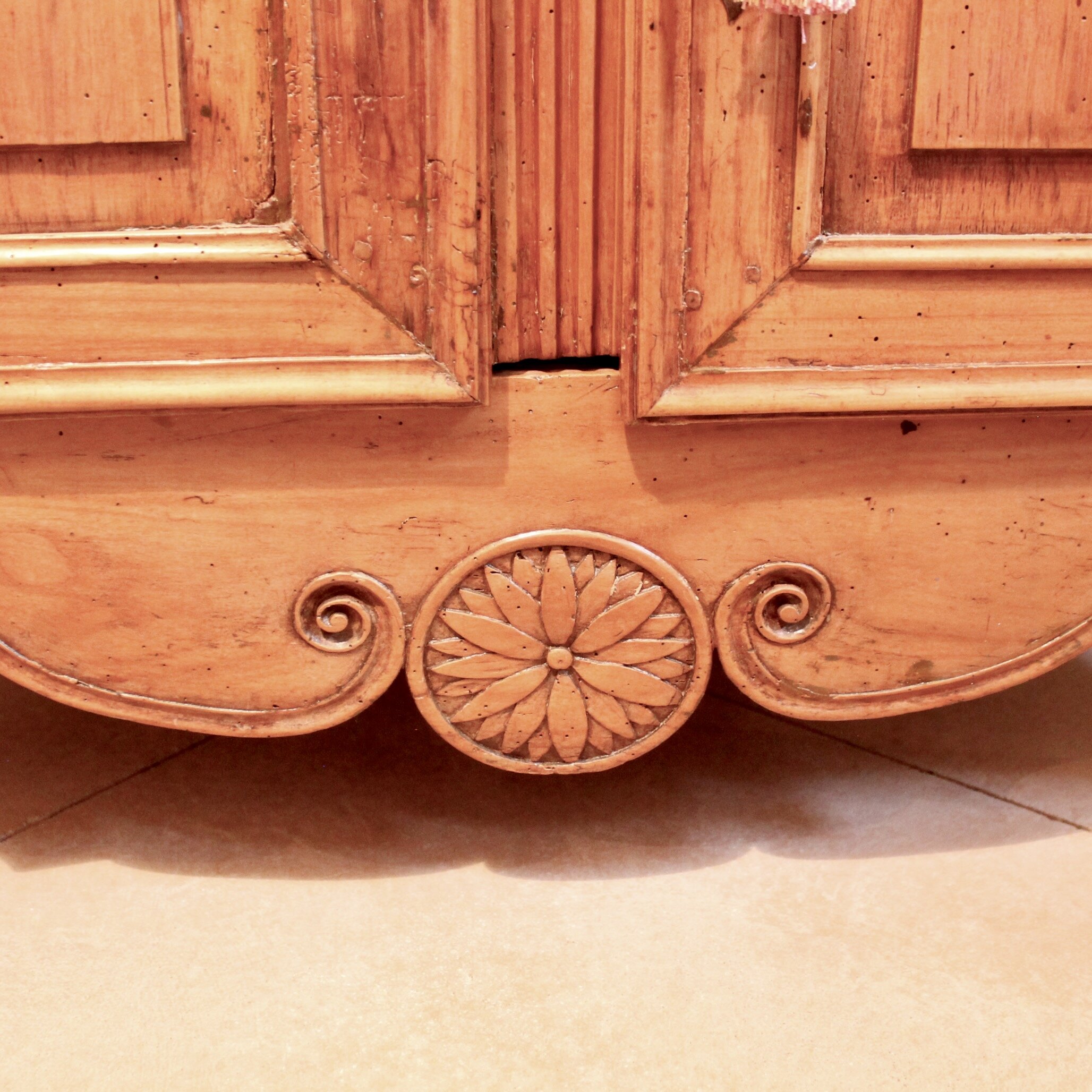 French Provincial Louis XV Style Cabinet, buffet, sideboard with Scroll Carved Arched Doors