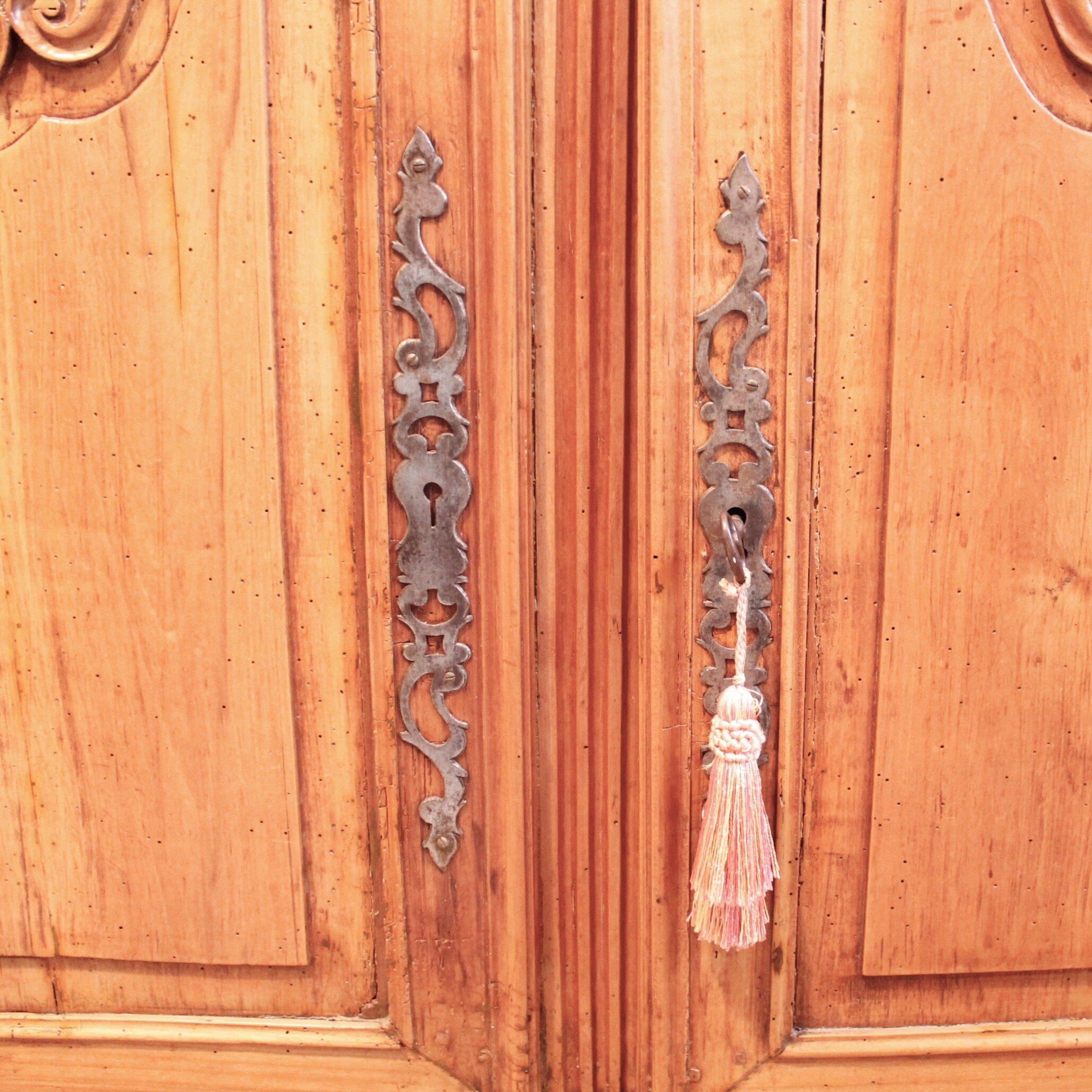 French Provincial Louis XV Style Cabinet, buffet, sideboard with Scroll Carved Arched Doors