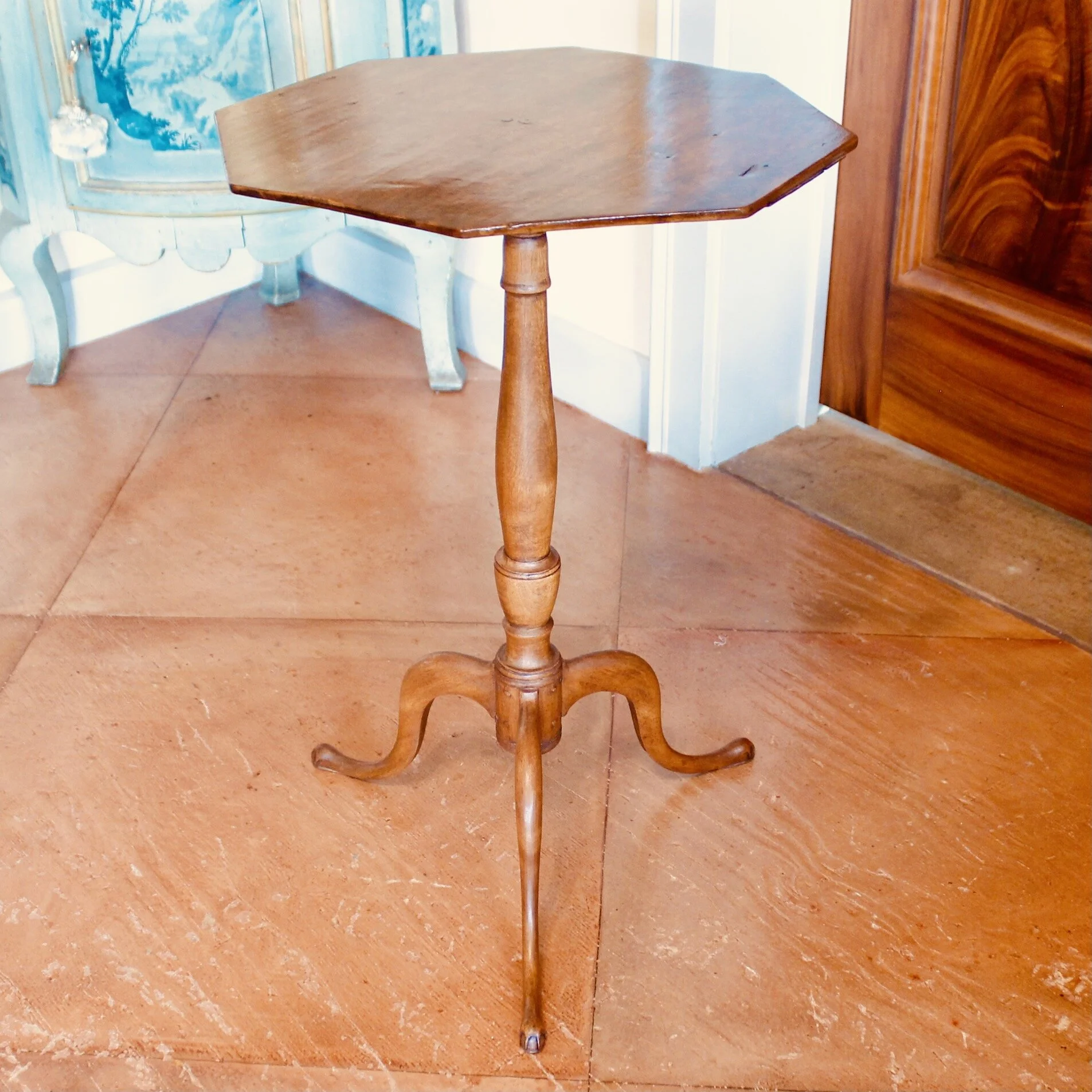 American Federal Octagonal Top Candlestand Occasional Table, Grain Painted Bird’s Eye Maple