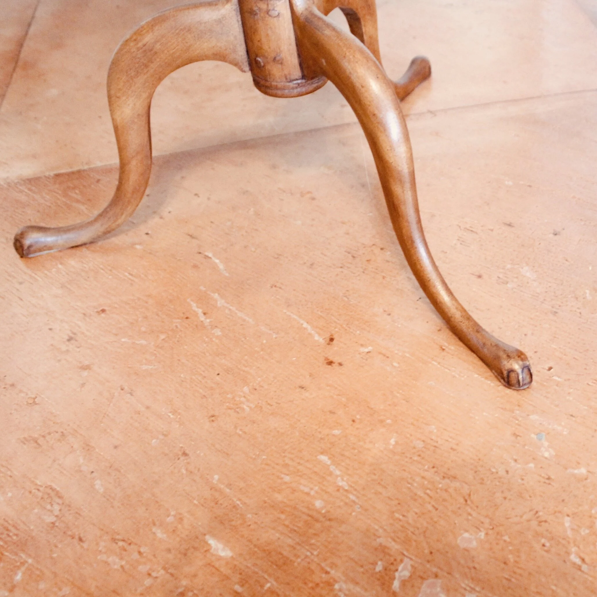 American Federal Octagonal Top Candlestand Occasional Table, Grain Painted Bird’s Eye Maple