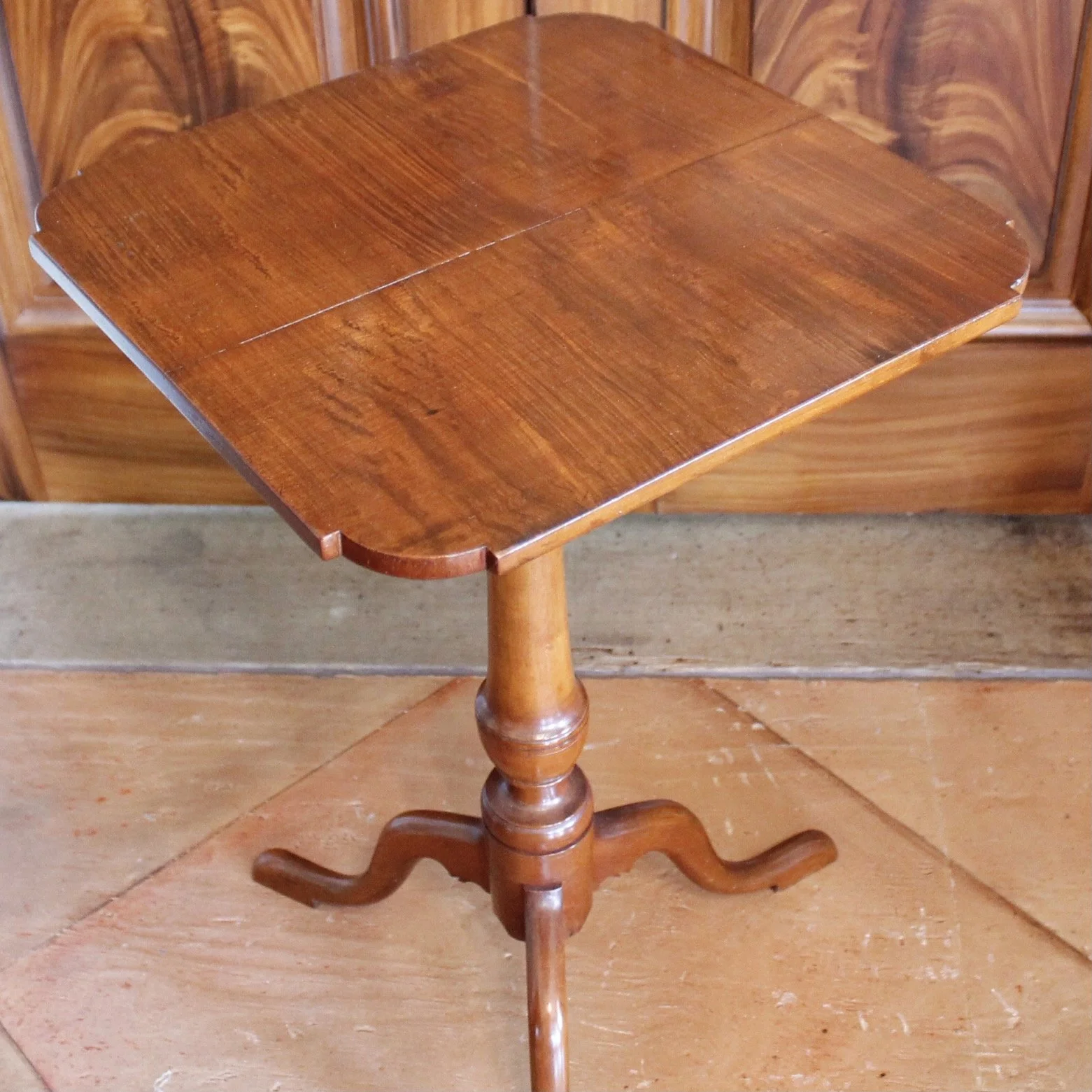American Federal Tiger Maple Grained Candlestand Occasional Table
