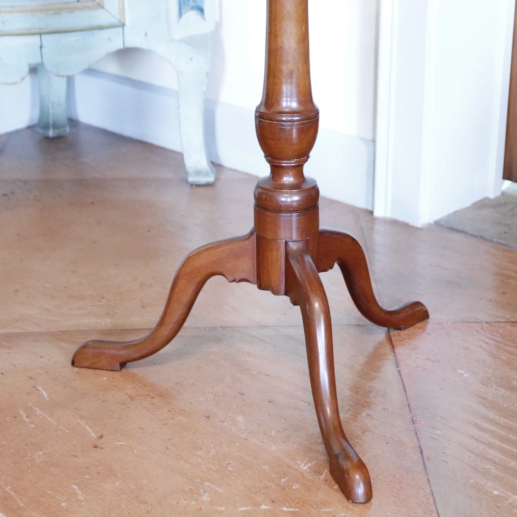 American Federal Tiger Maple Grained Candlestand Occasional Table