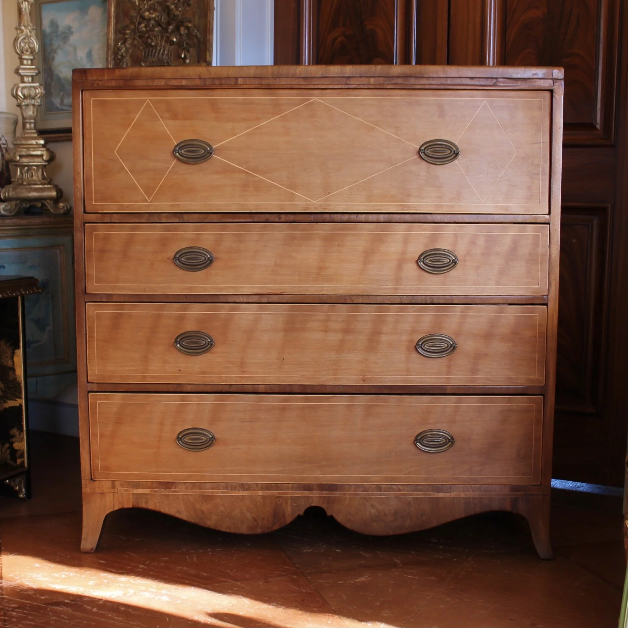Large American Mid-Atlantic Diamond Inlaid Federal Chest of Drawers, Mahogany and Cherry