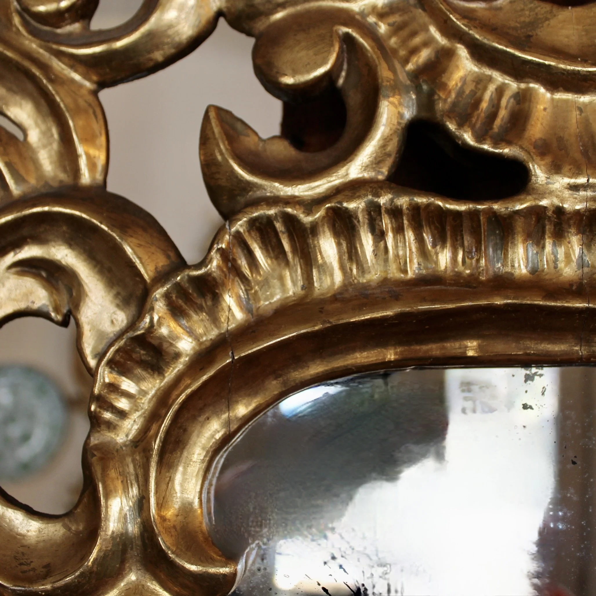 Italian Giltwood Carved Baroque Style Mirror