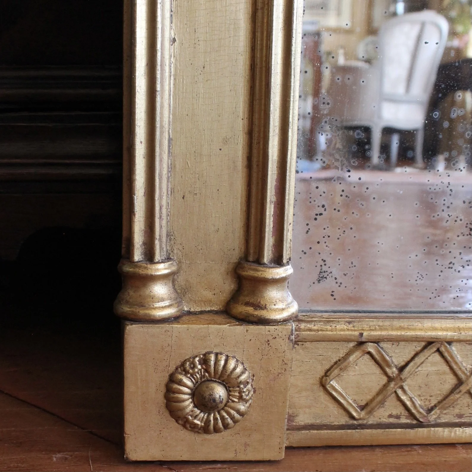 Federal Gilded Tabernacle Mirror with Églomisé Panel