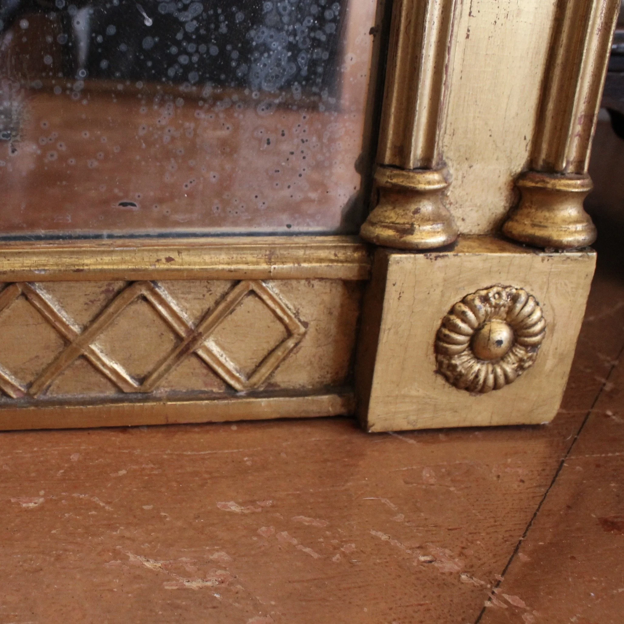 Federal Gilded Tabernacle Mirror with Églomisé Panel