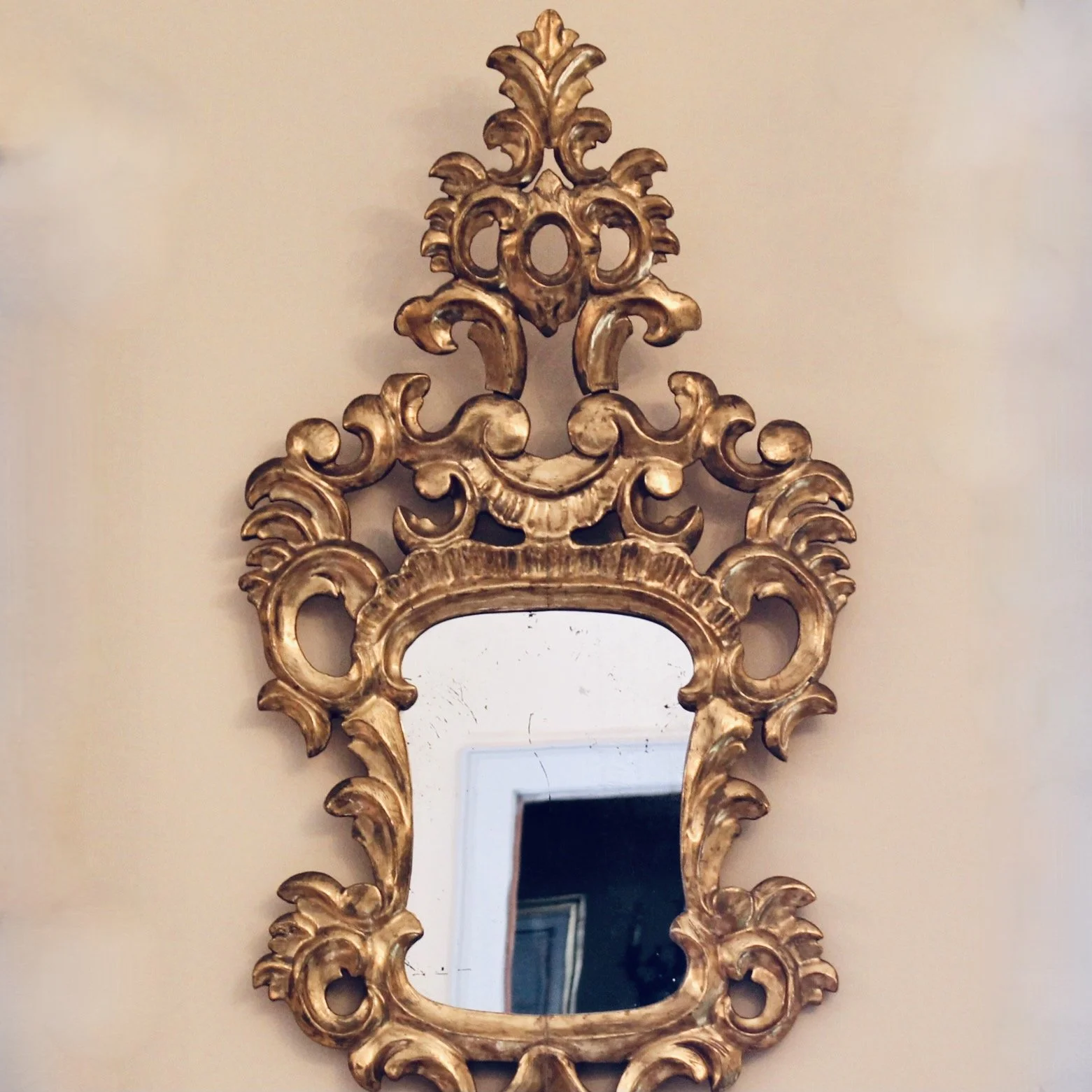 Italian Giltwood Carved Baroque Style Mirror