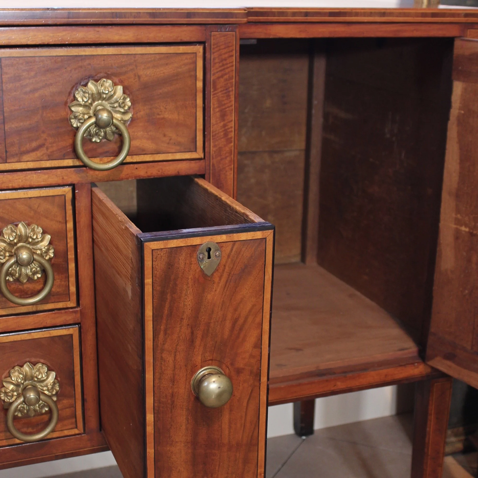 New England Federal Mahogany Hunt Board Inlaid Sideboard