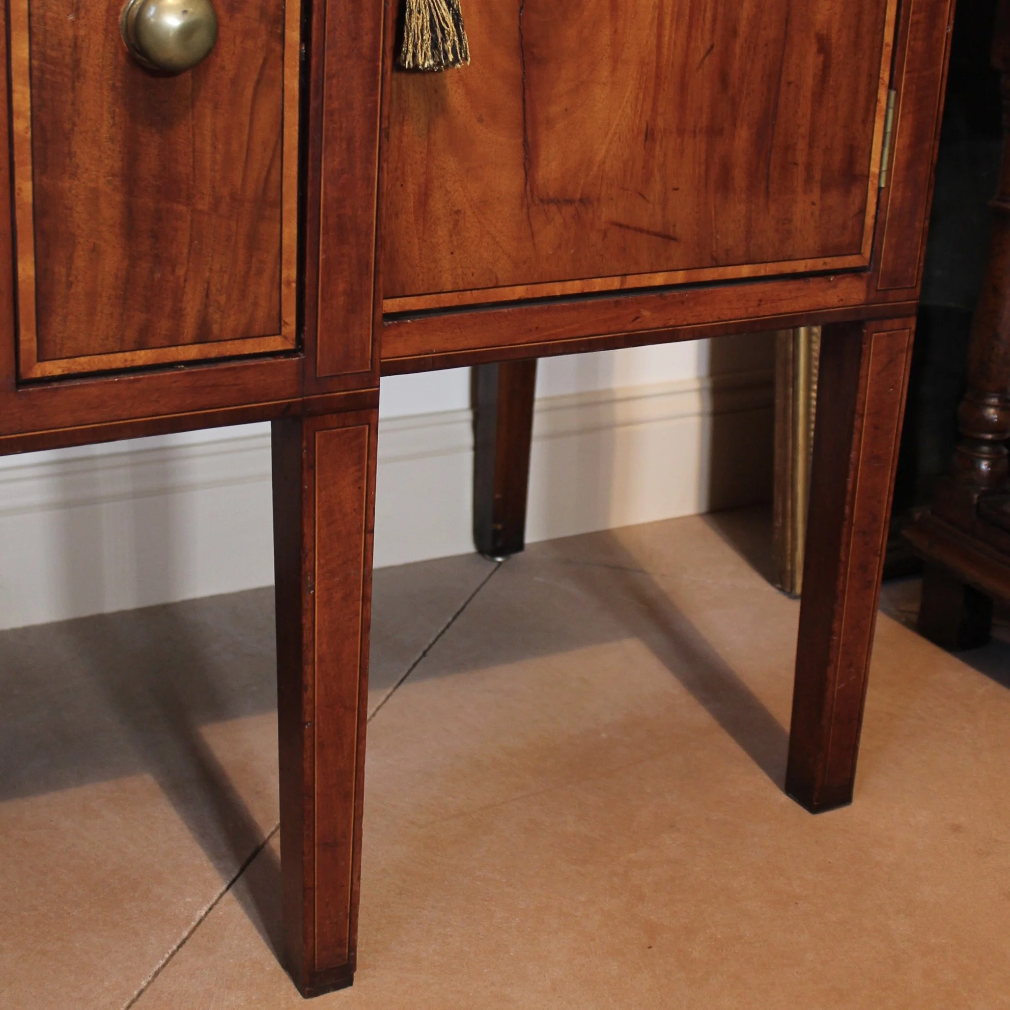 New England Federal Mahogany Hunt Board Inlaid Sideboard