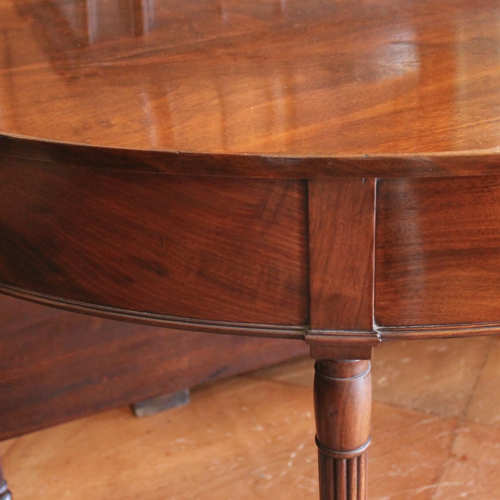 American Federal Period Mahogany Dining Table/Pair of Console Tables