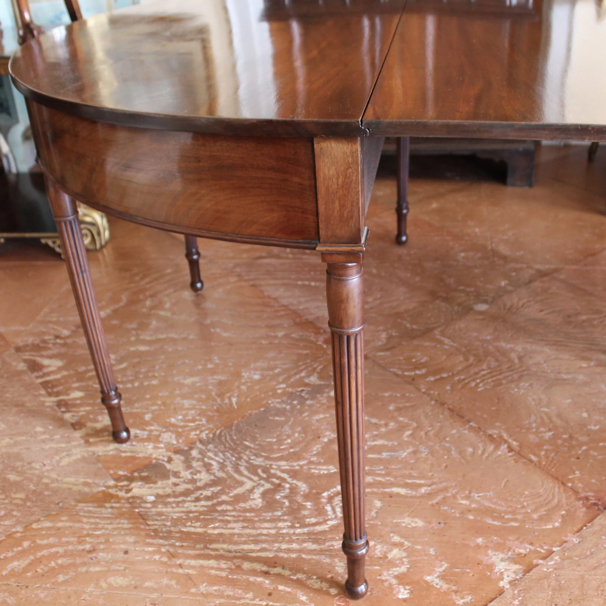 American Federal Period Mahogany Dining Table/Pair of Console Tables