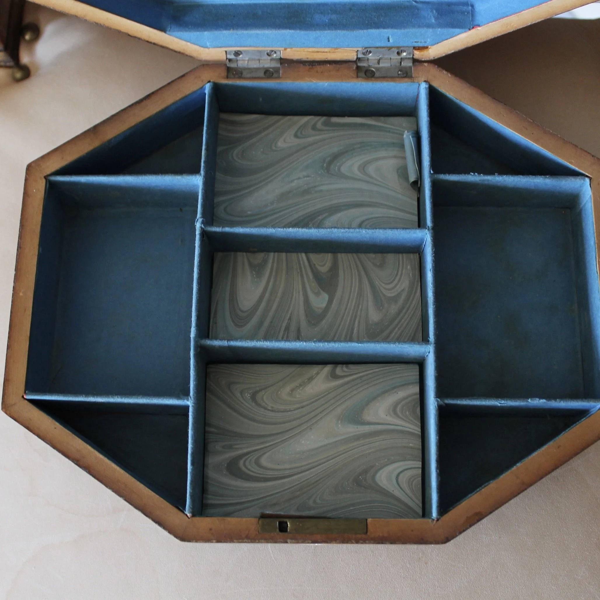 English Octagonal Rosewood with Boxwood Line Inlay Jewelry Box